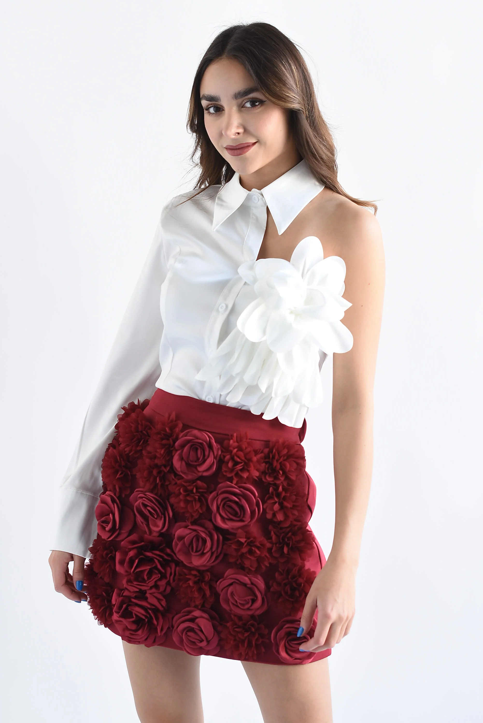 Blusa asimétrica satín flor Blanca