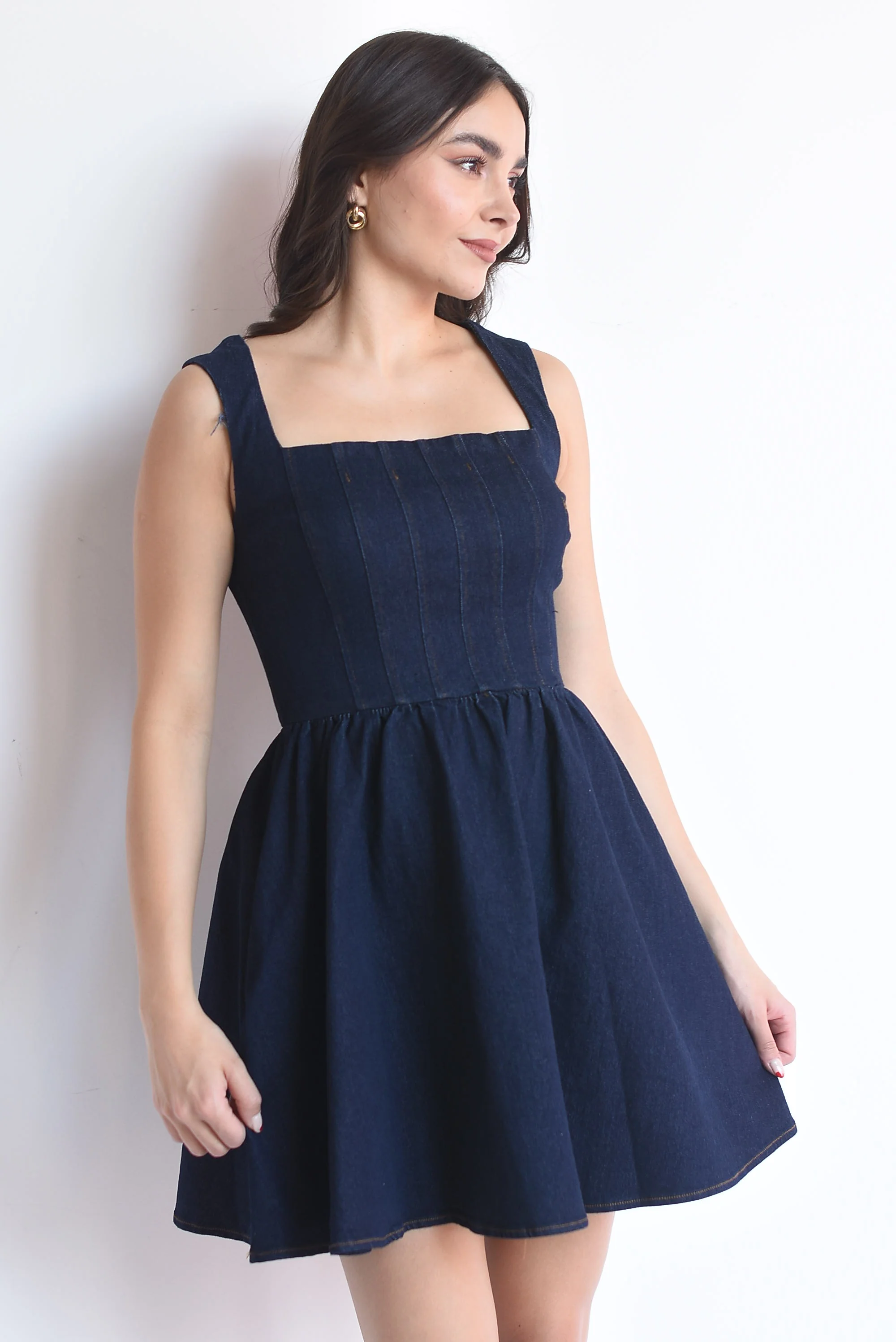 Vestido denim corto torso costuras