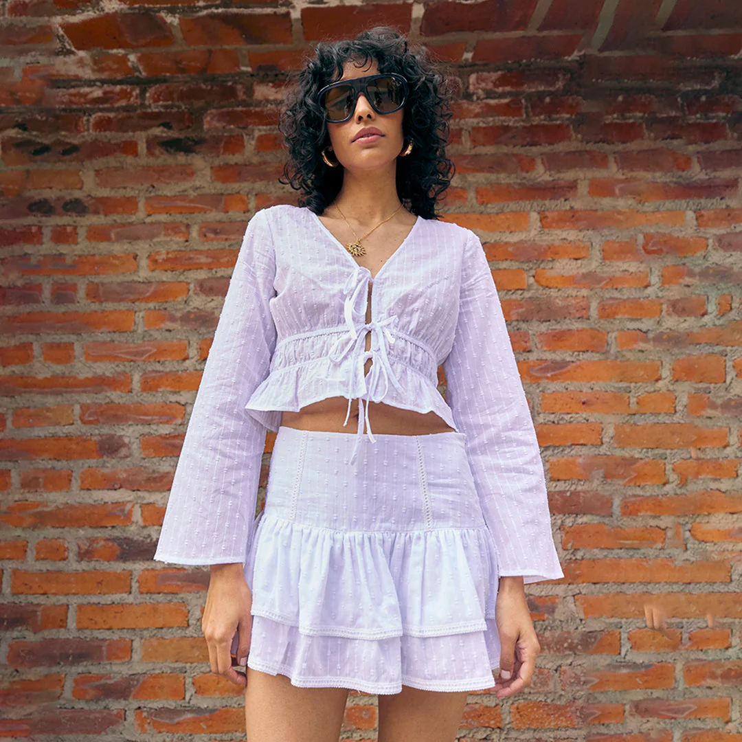 BLUSA CROPPED TEXTURIZADA CON LAZO BLANCO 90182