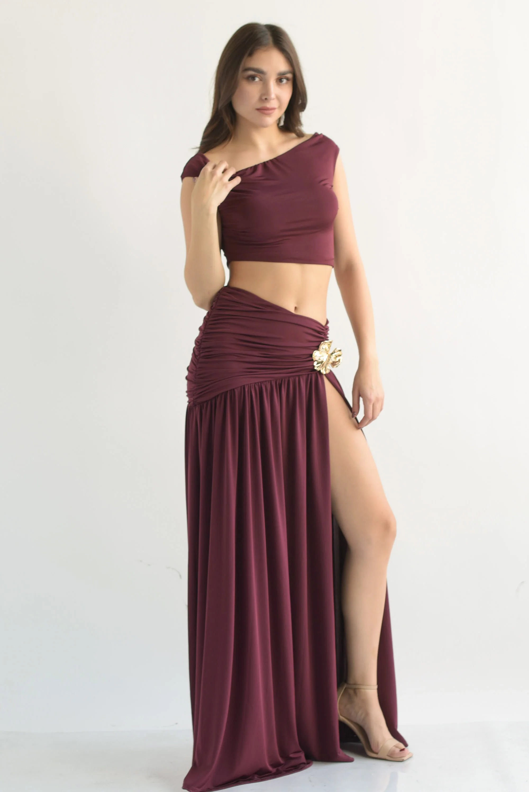 Set Falda pretina drapeada y Top broches Vino