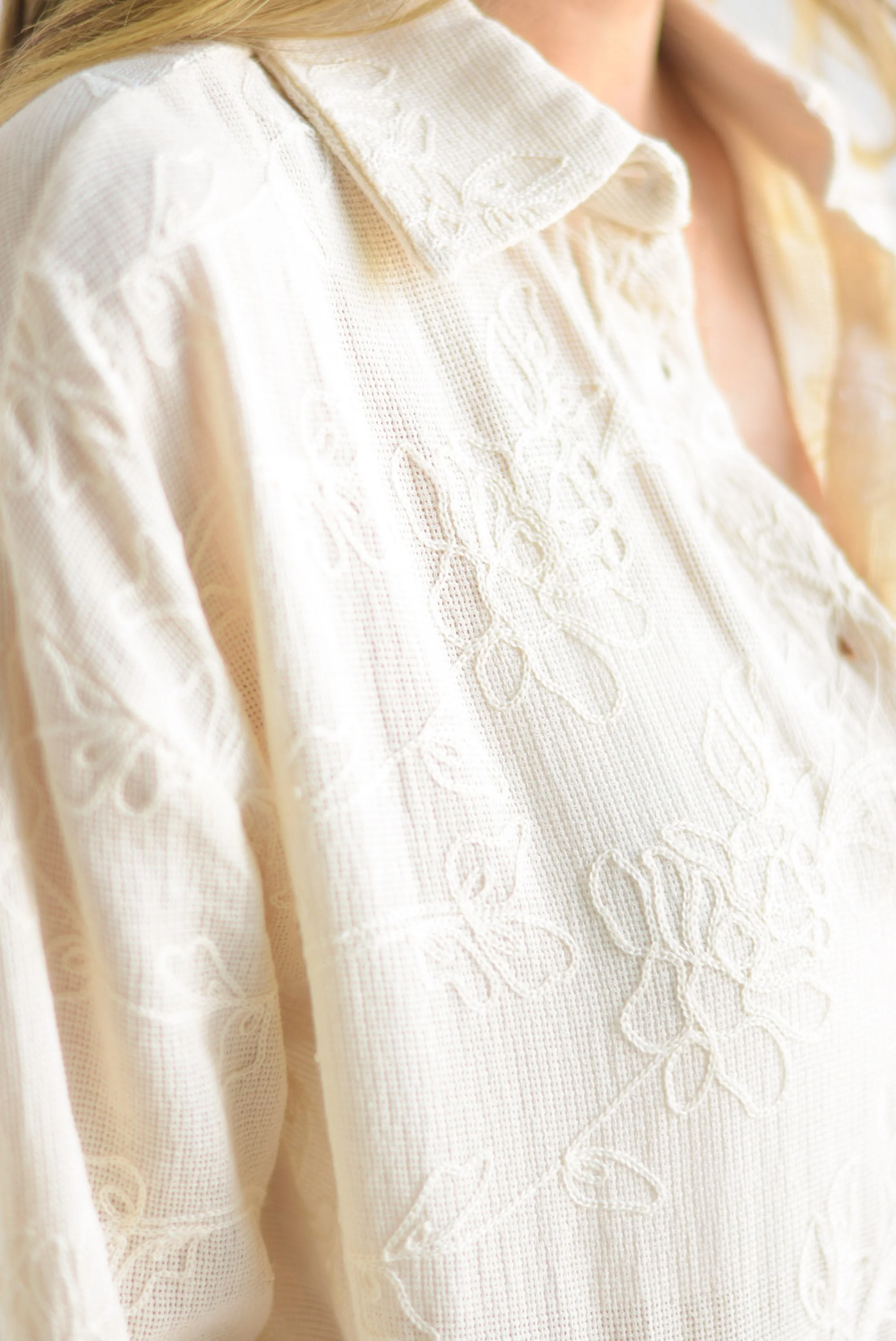 Set Short y Camisa flores bordadas Crudo