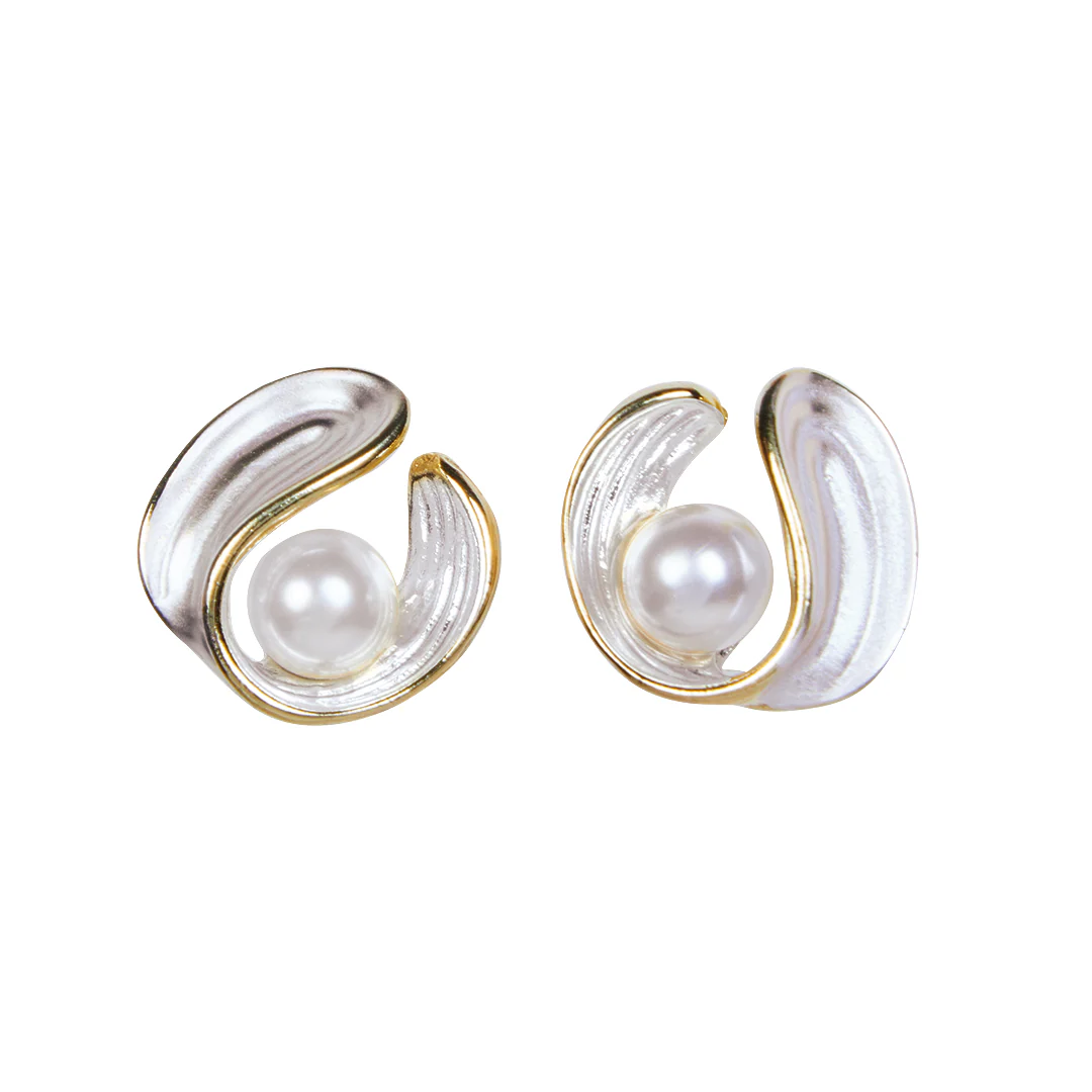ARETES CURVOS CON PERLA BLANCO 94023