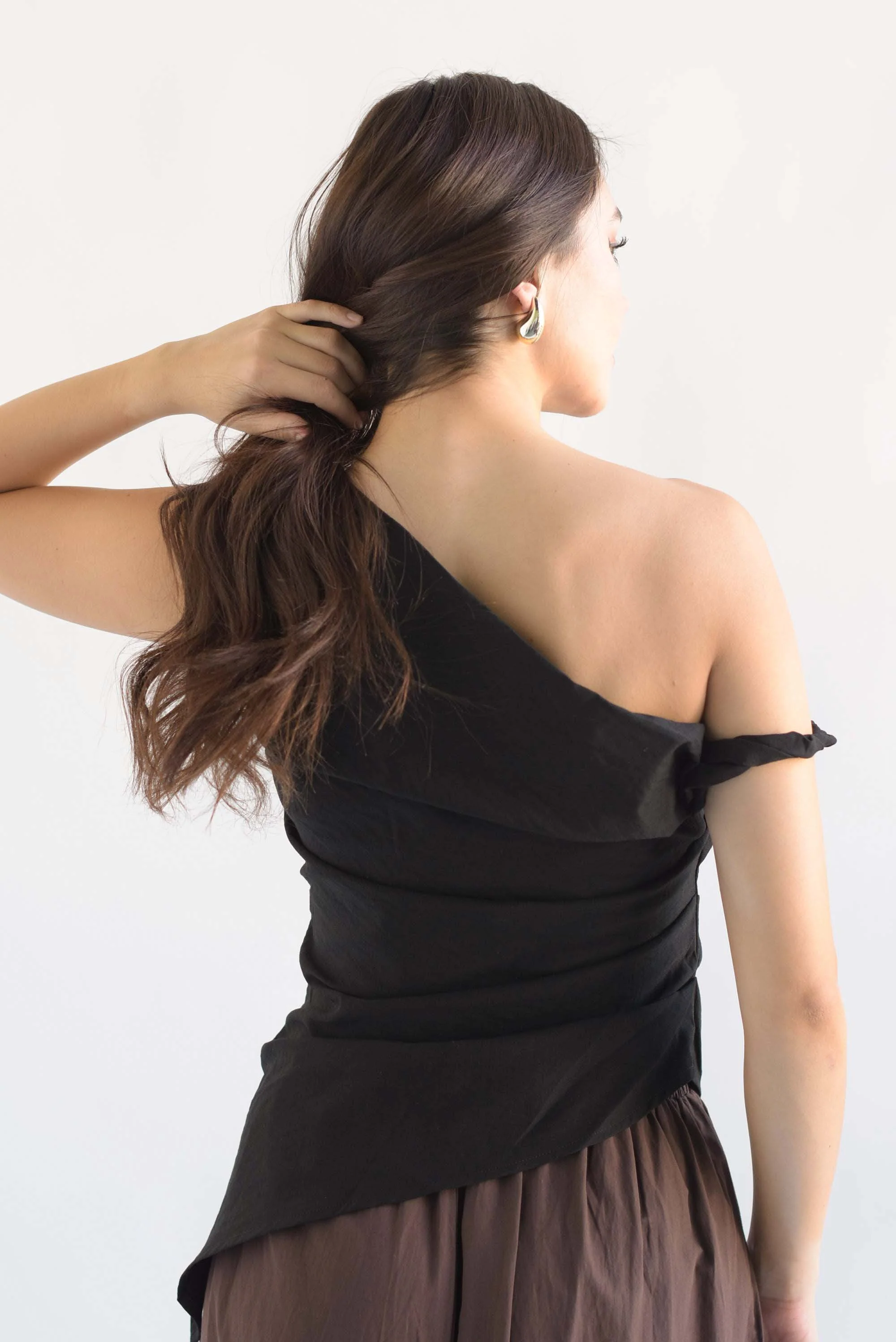 Blusa hombros asimétricos Negro