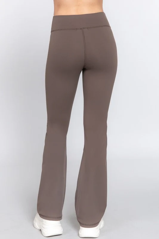 Pantalón flare deportivo Café