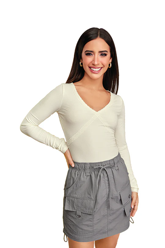 BLUSA BLANCO CON MANGA LARGA Y TIRA BORDADA 97030