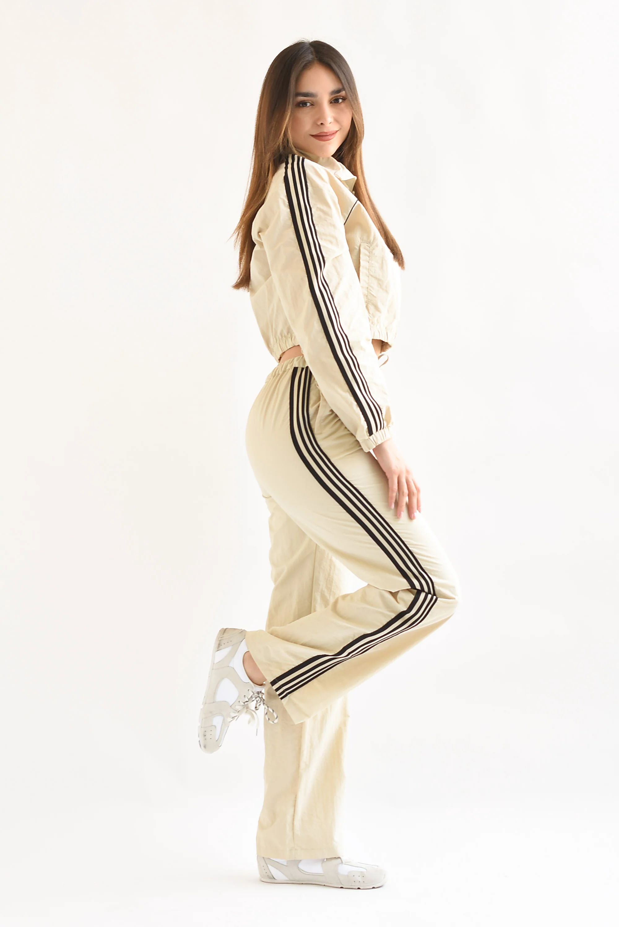 Set Pantalón y Chamarra parachute track Beige