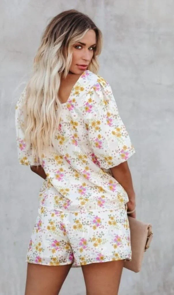 Set Short y Blusa flores bordada Ivory