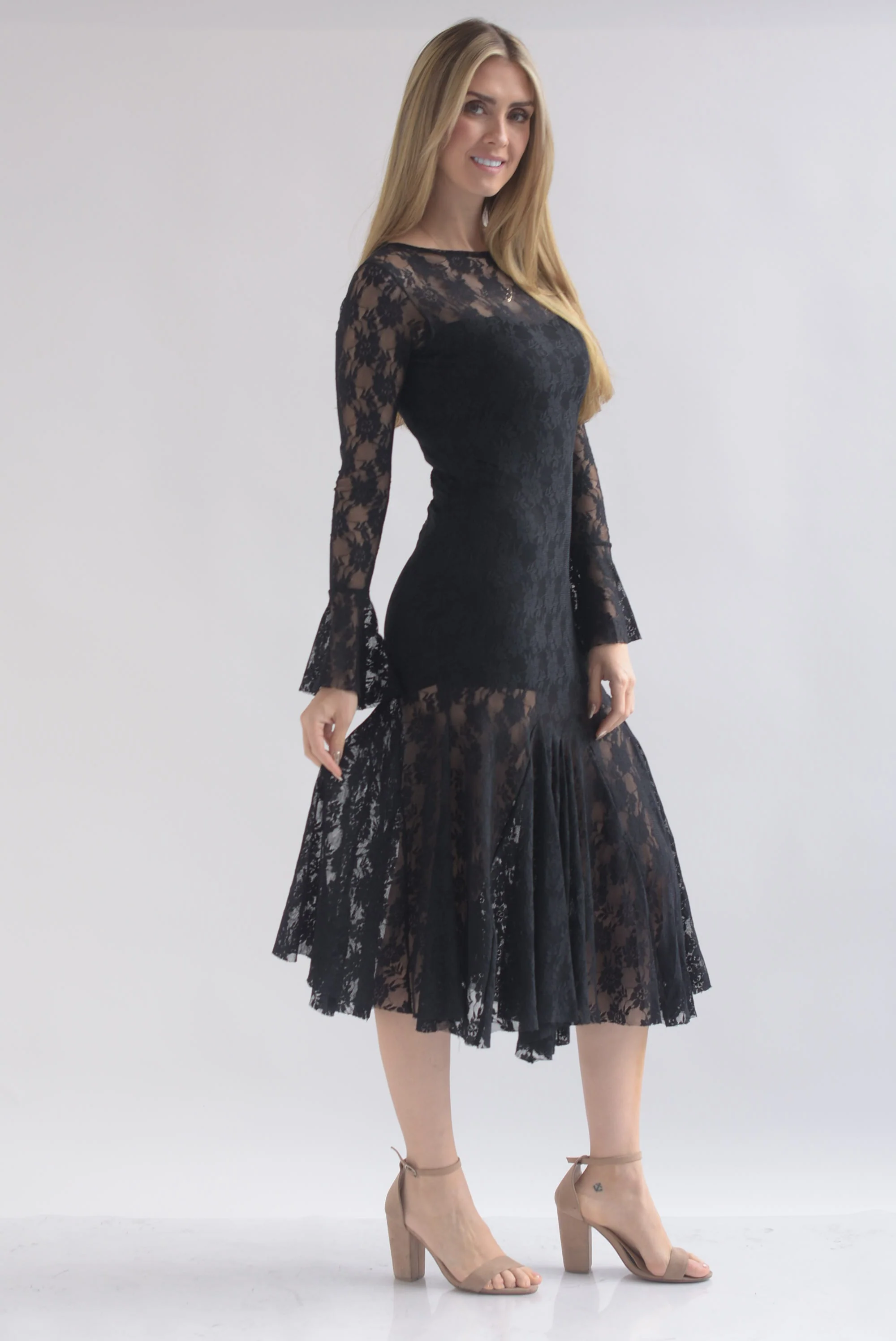 Vestido manga larga campana encaje