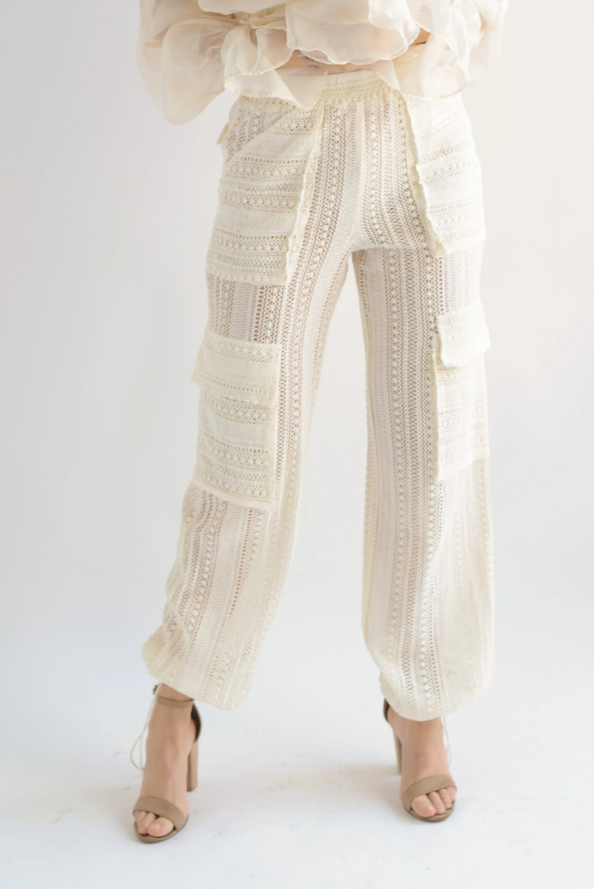 Pantalón crochet cargo Crudo