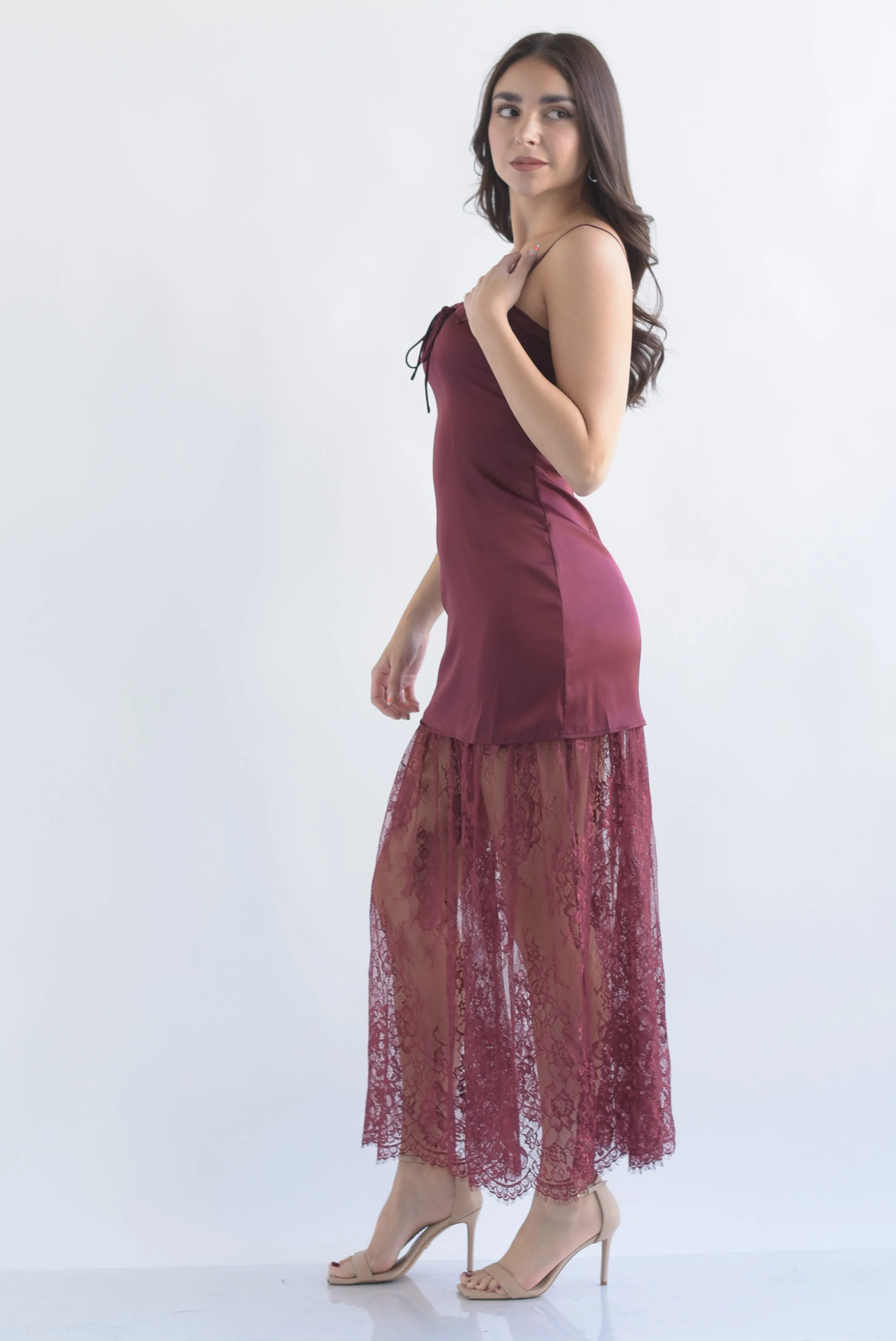 Vestido lencero falda encaje