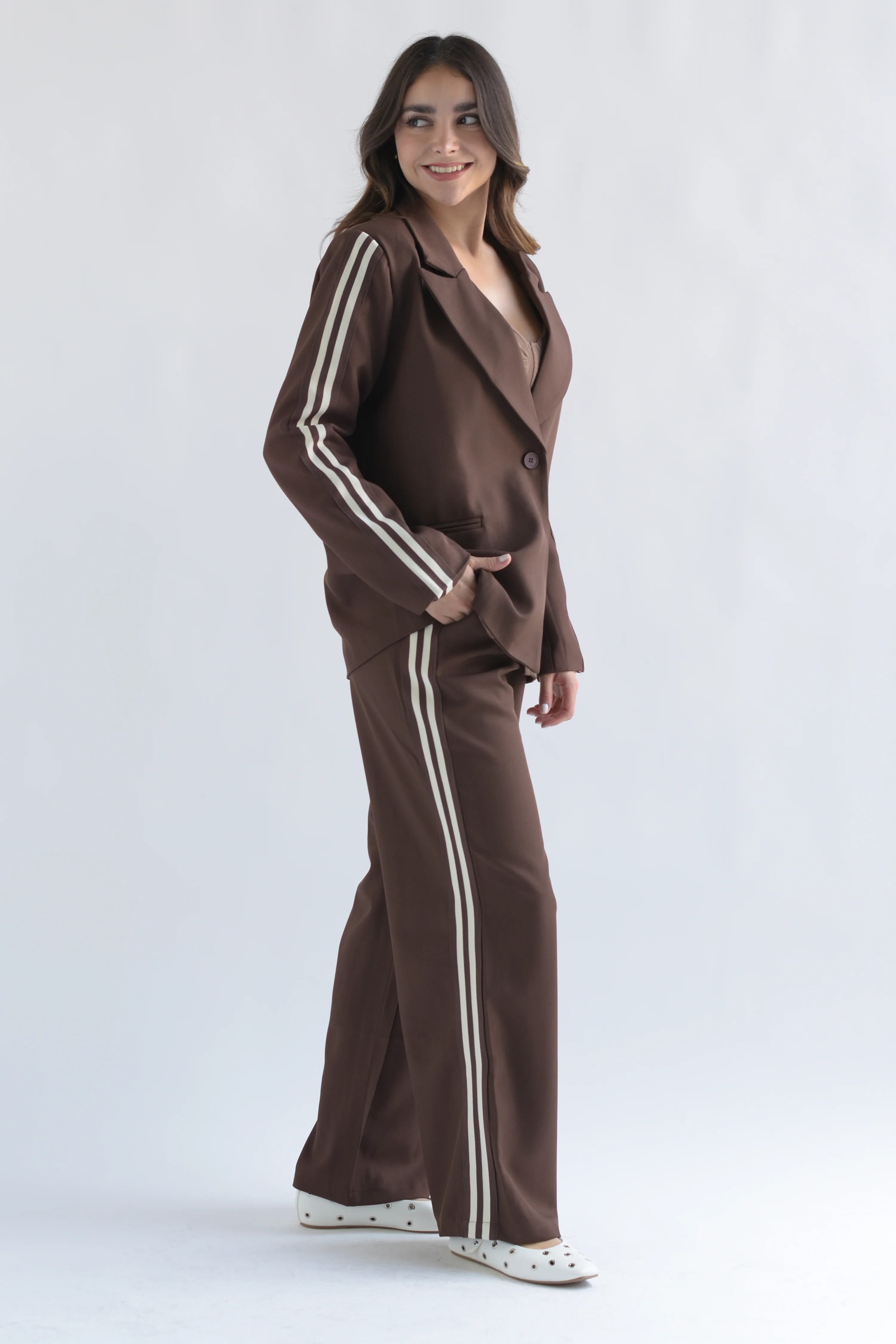 Set Pantalón y Blazer 3 líneas track Espresso