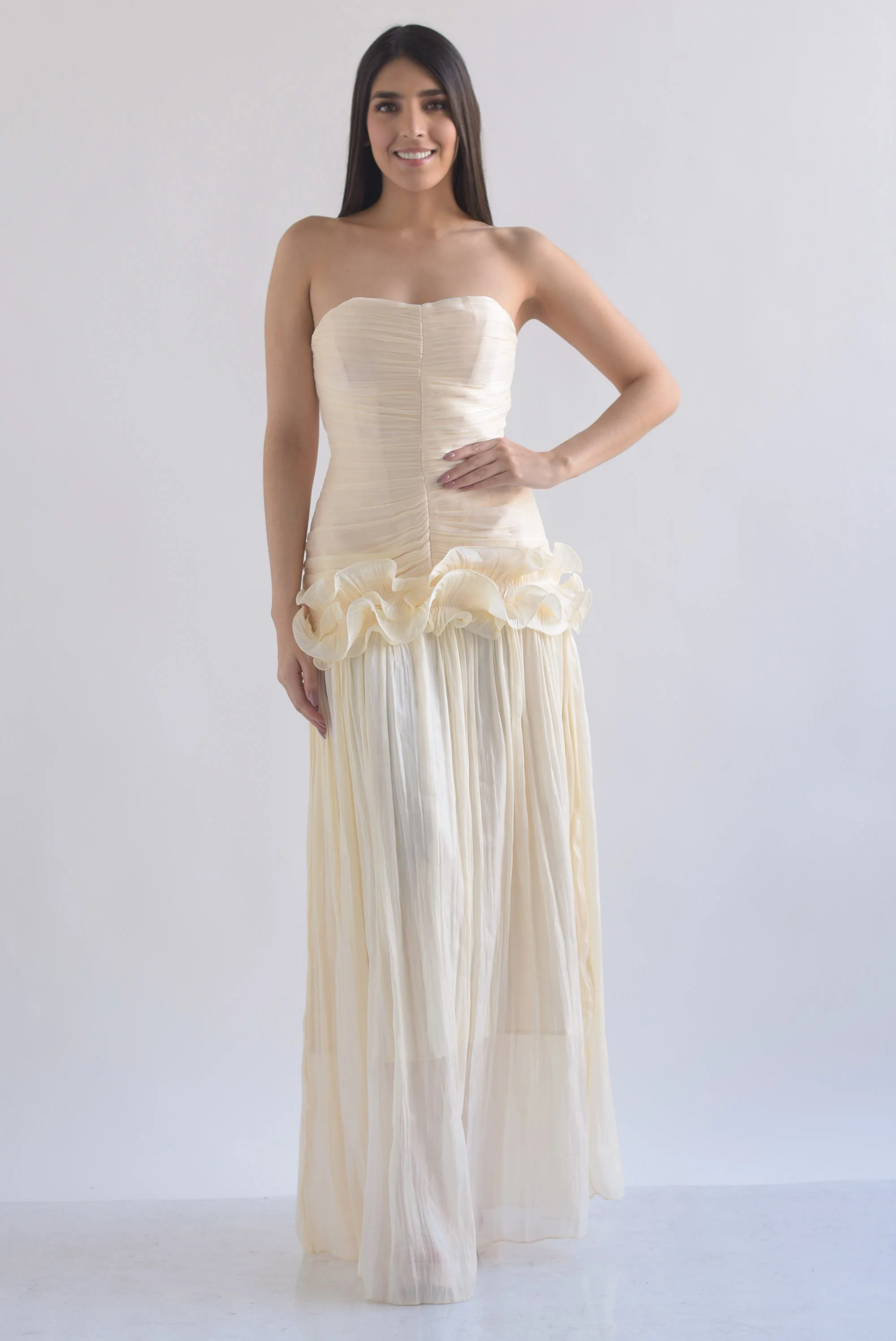 Vestido strapless drapeado olanes cadera