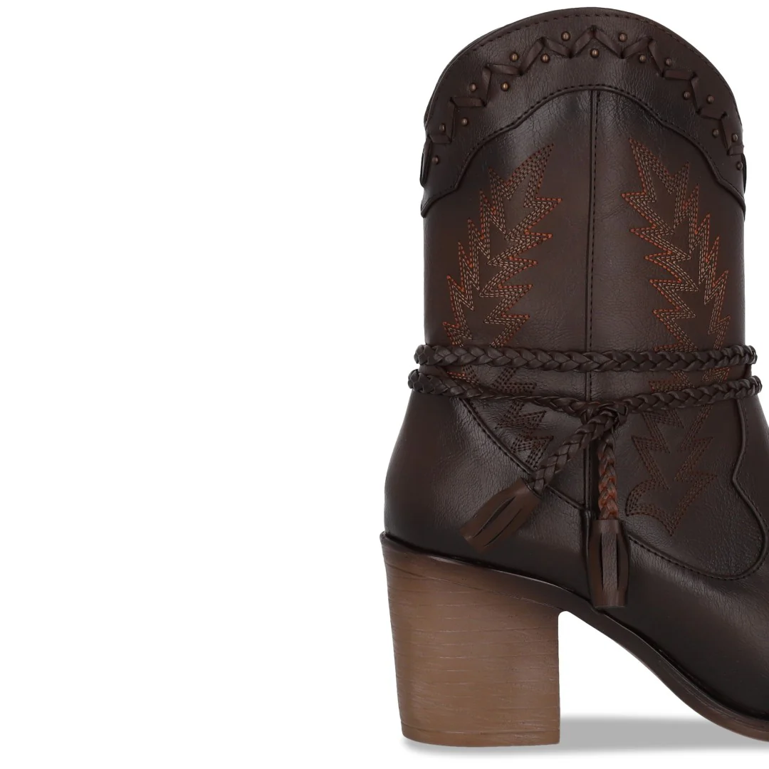 BOTÍN TIPO WESTERN DE TACÓN COLOR CAFÉ 04346