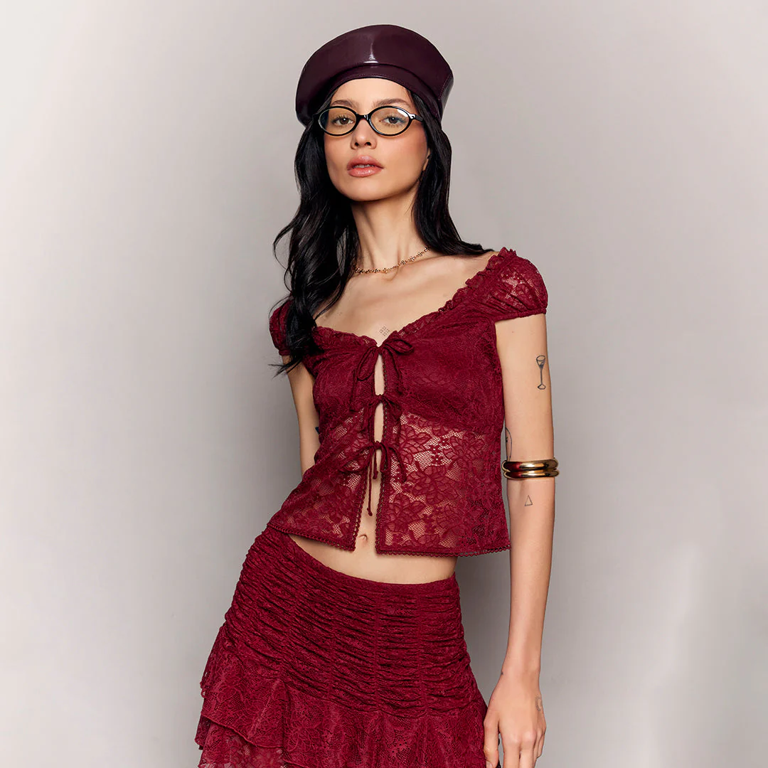 BLUSA ENCAJE CON LAZO FRONTAL TINTO 90184