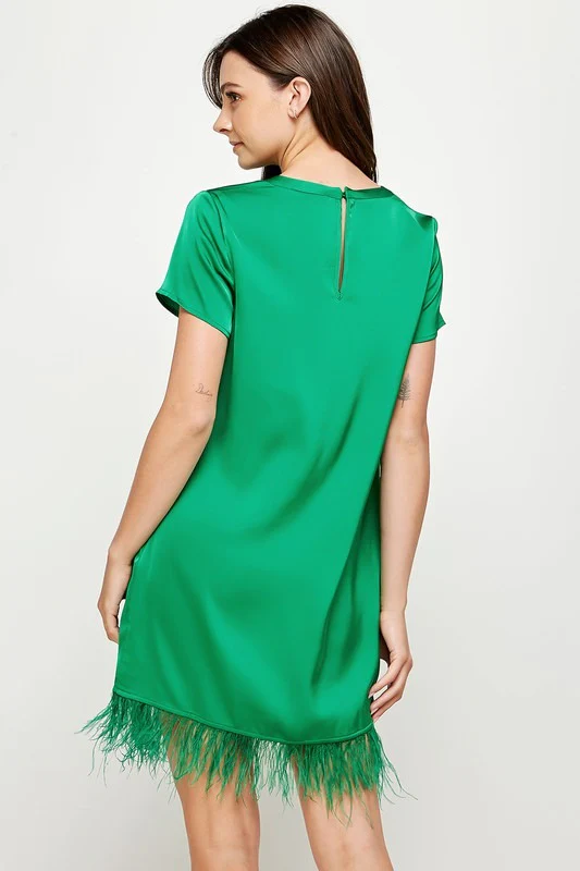 Vestido manga corta con plumas Verde
