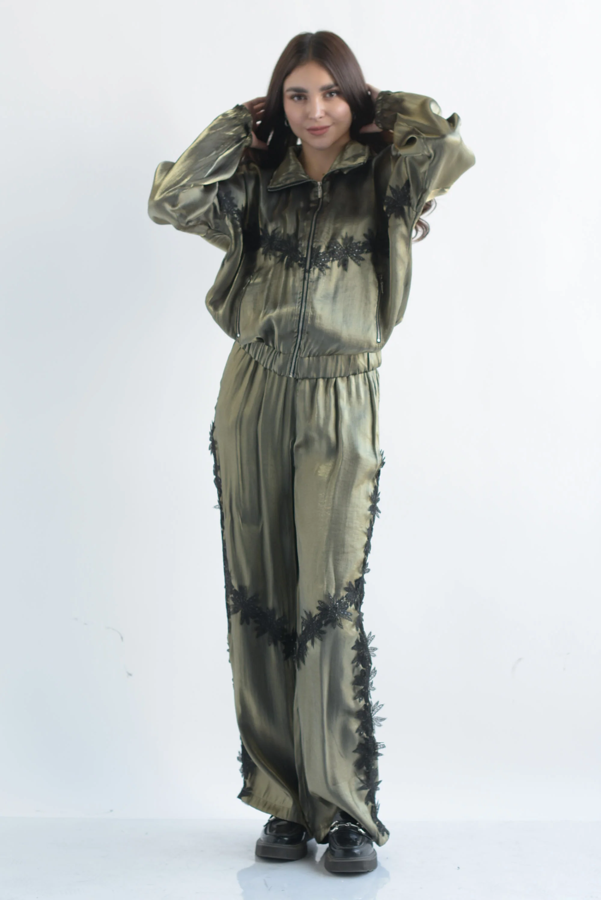 Set Pantalón y Chamarra metalizado tira flores Verde Olivo