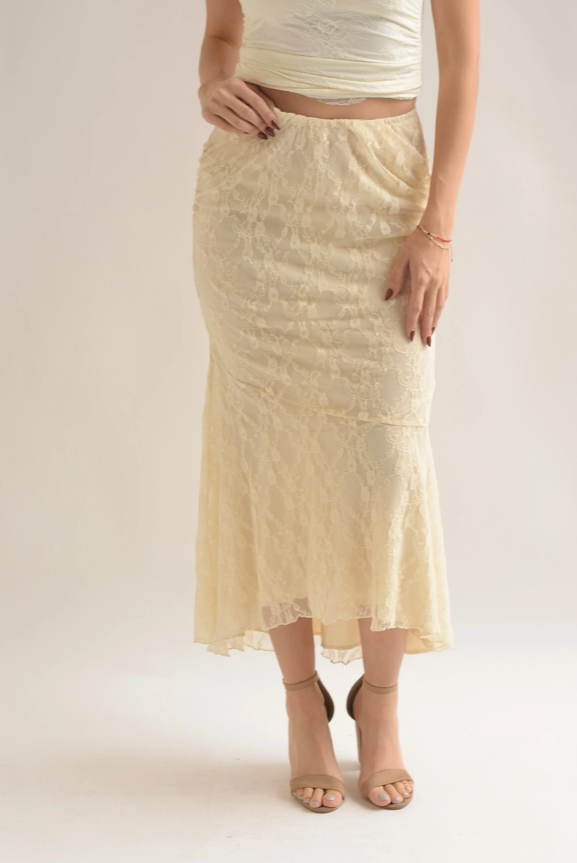 Falda larga asimétrica encaje Ivory