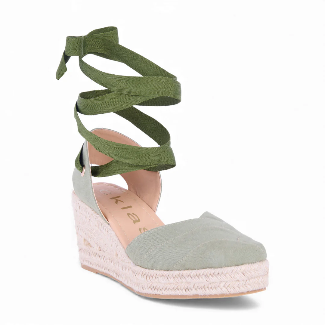 ALPARGATA DE PLATAFORMA VERDE CON CINTAS 32240