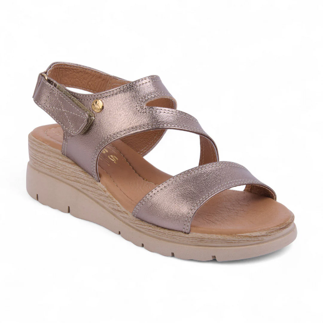 SANDALIA PLATAFORMA DORADO CON CONTACTEL 58026