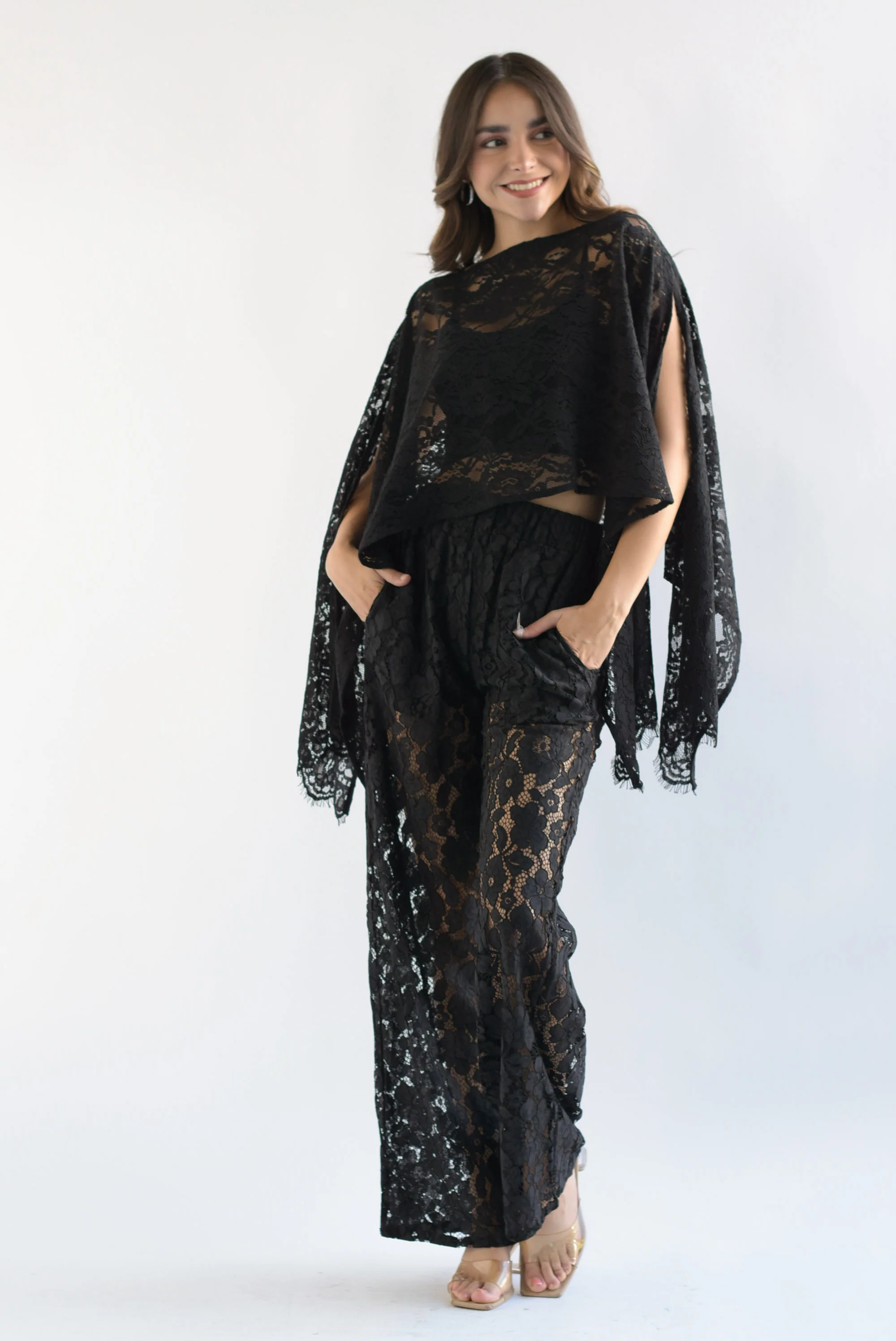 Set Pantalón y Capa encaje Negro