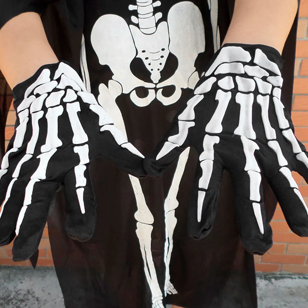 Guantes color Negro con Diseño de Mano de Esqueleto