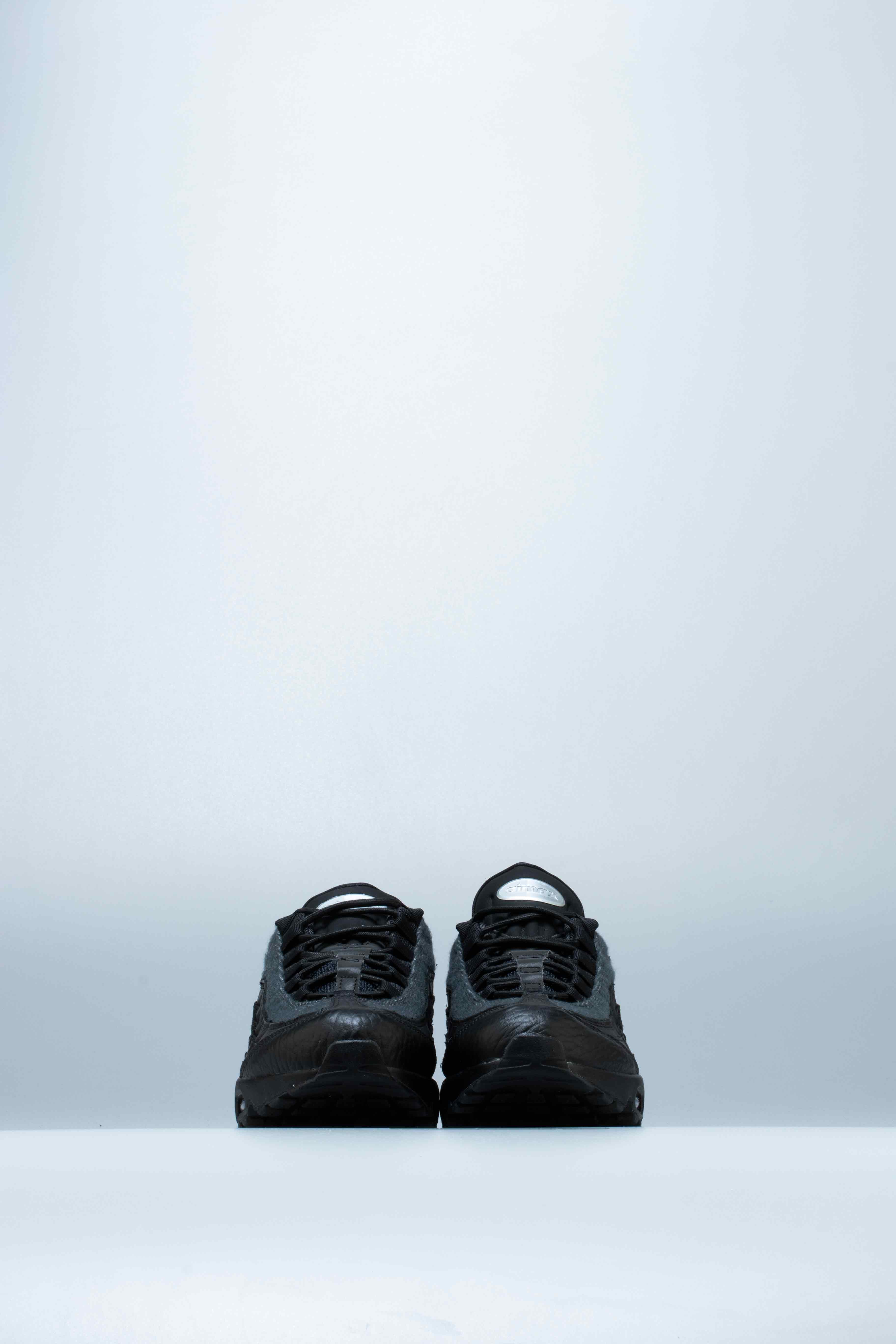 AM95 NRG Jacket Pack Mens Shoe - Black/Team Red/Anthracite