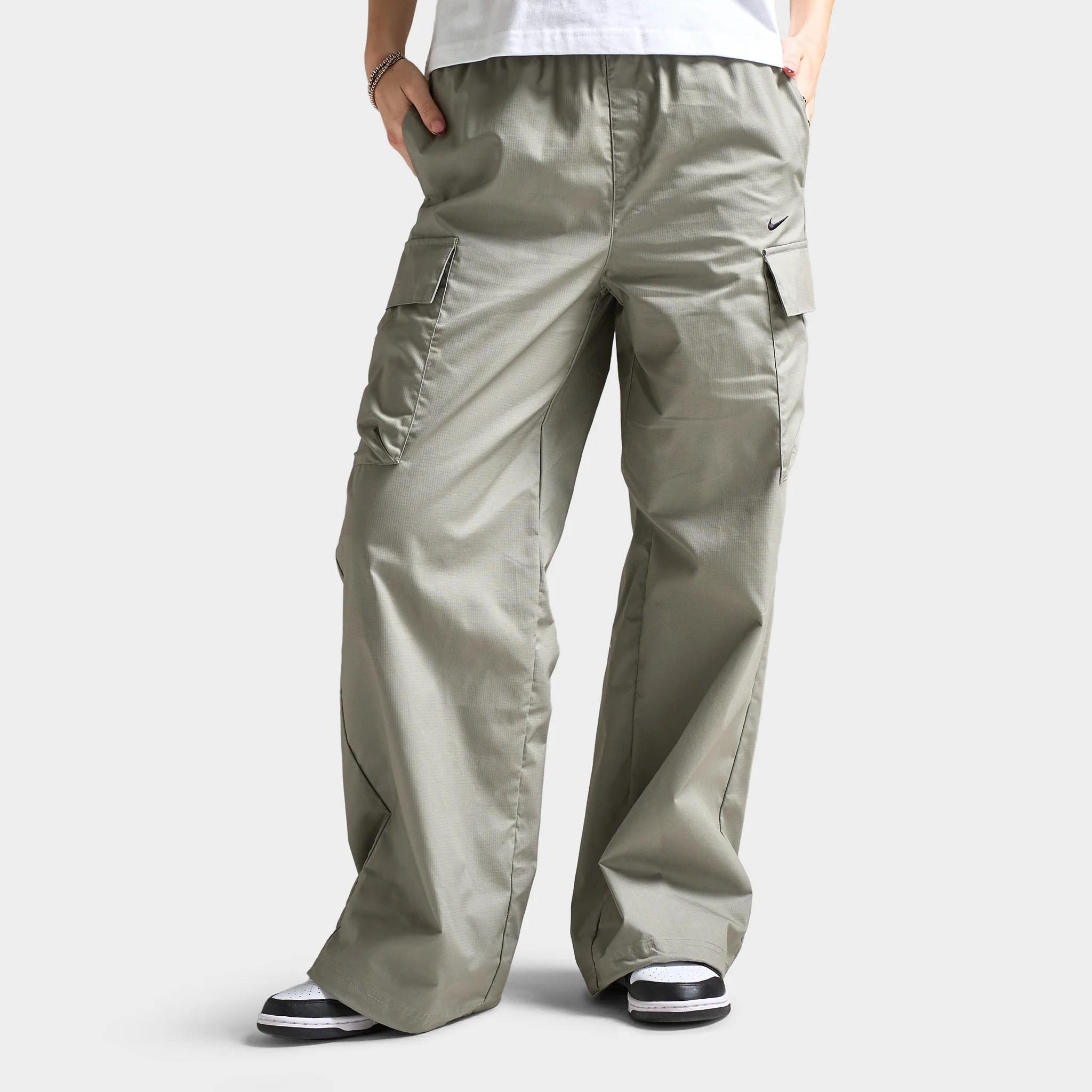 Nike Sportswear Women's Mid-Rise Cargo Pants Light Army / Black
