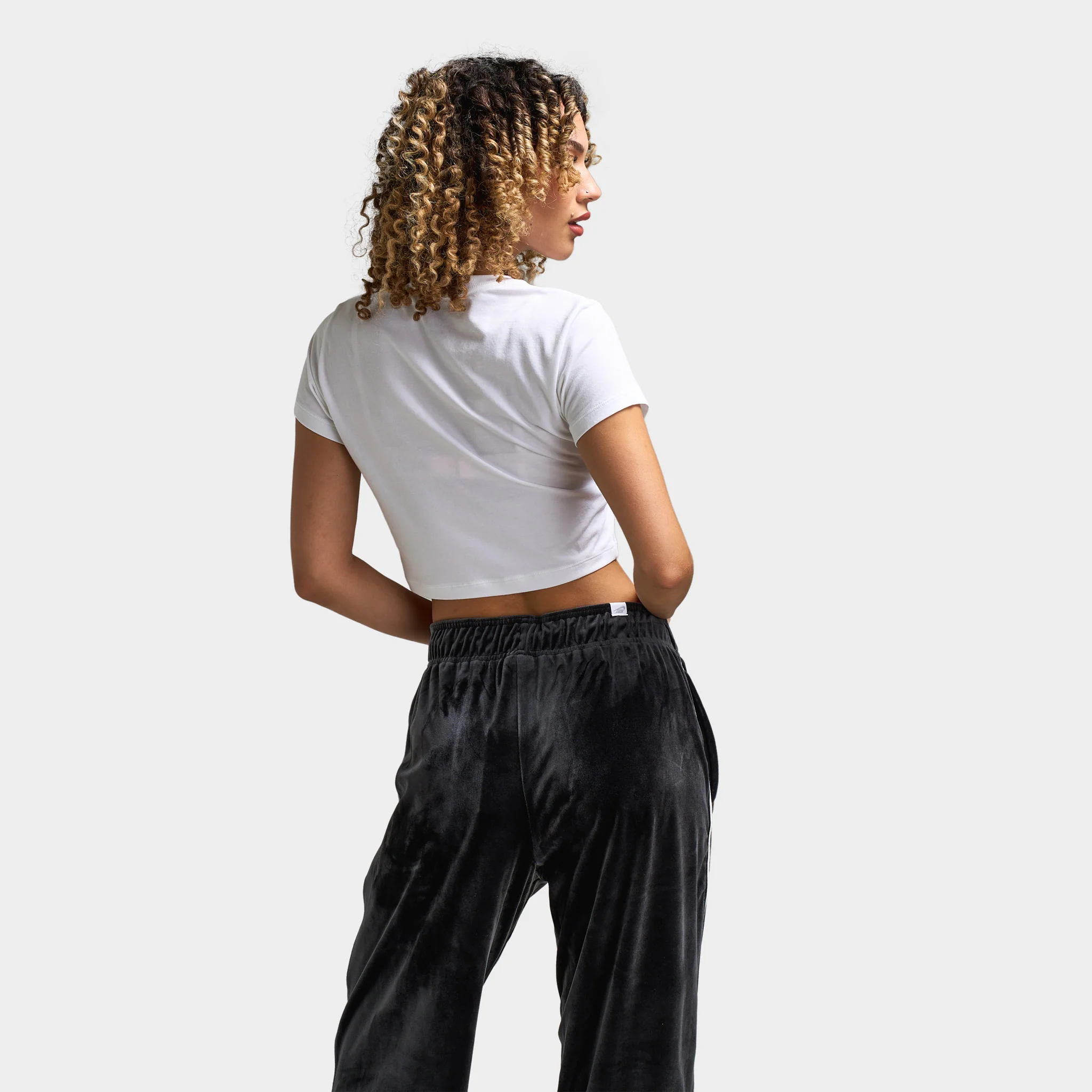 Nike Sportswear Women's Chill Knit Crop Top / White