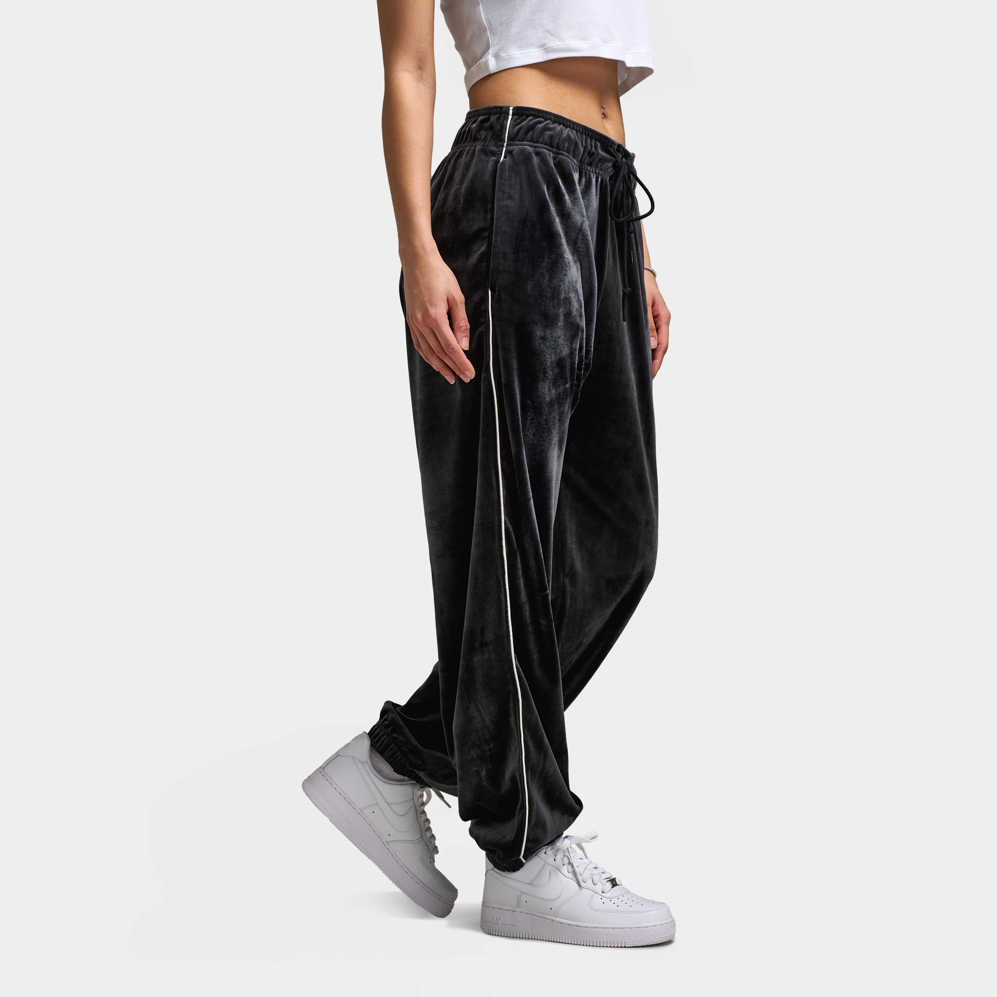 Nike Women's Sportswear Velour Jogger Black / Sail - Sail