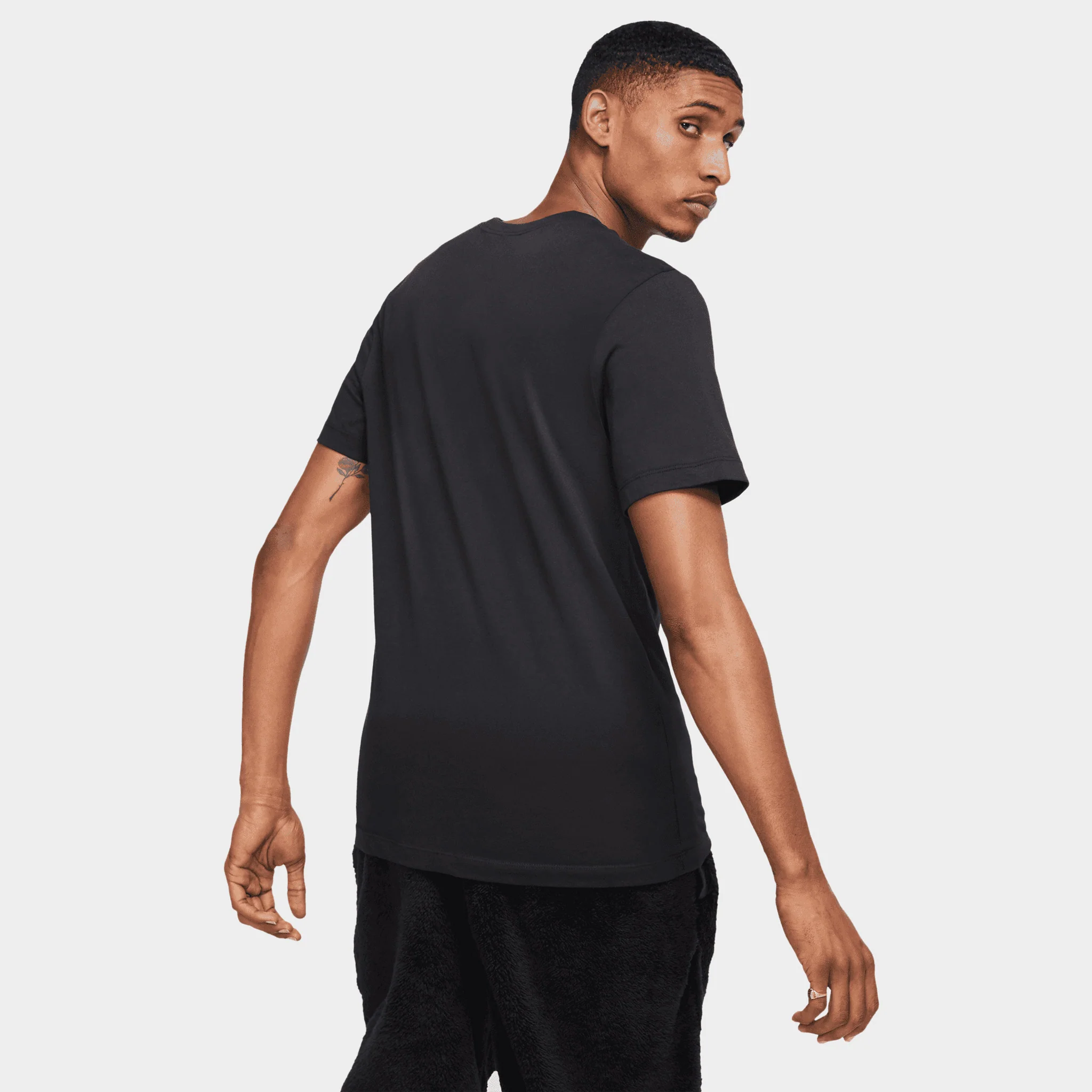 Nike Sportswear Club T-shirt Black / White