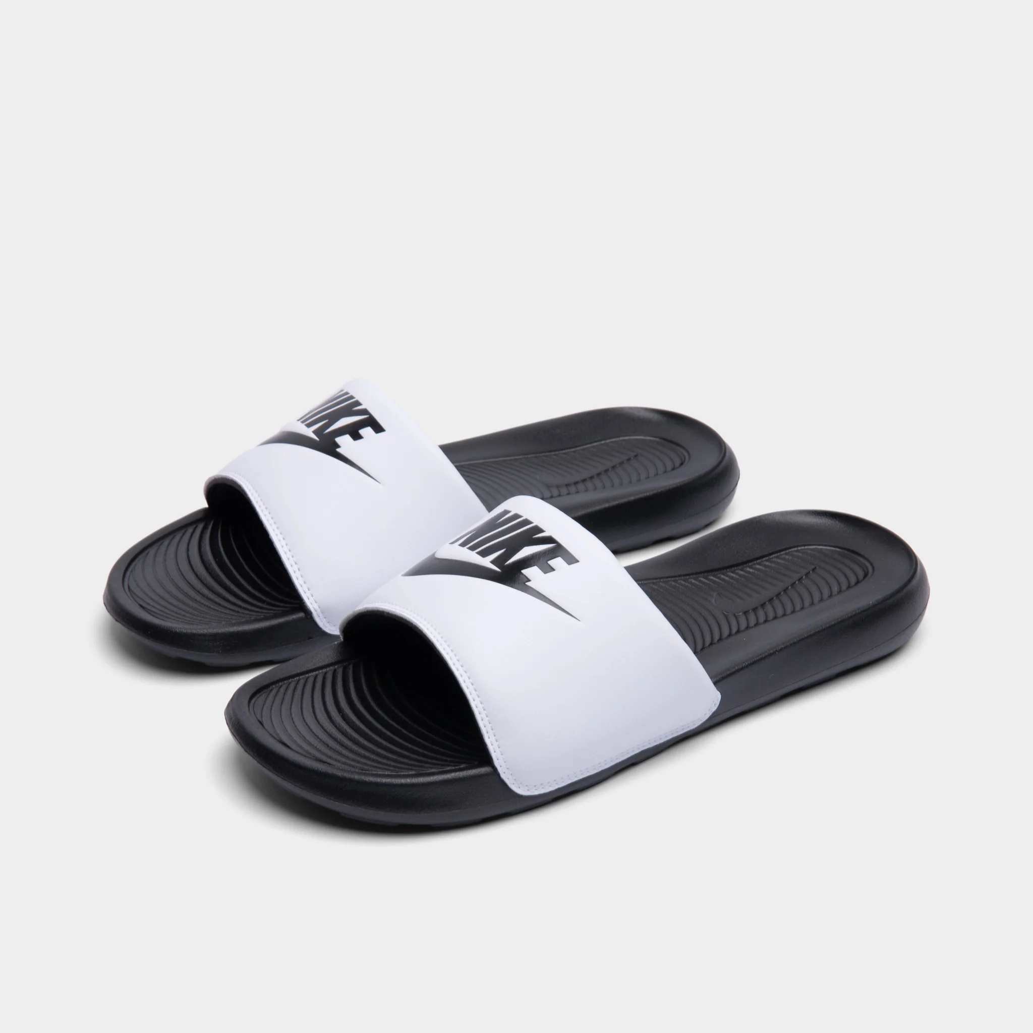 Nike Victori One Black / Black / White