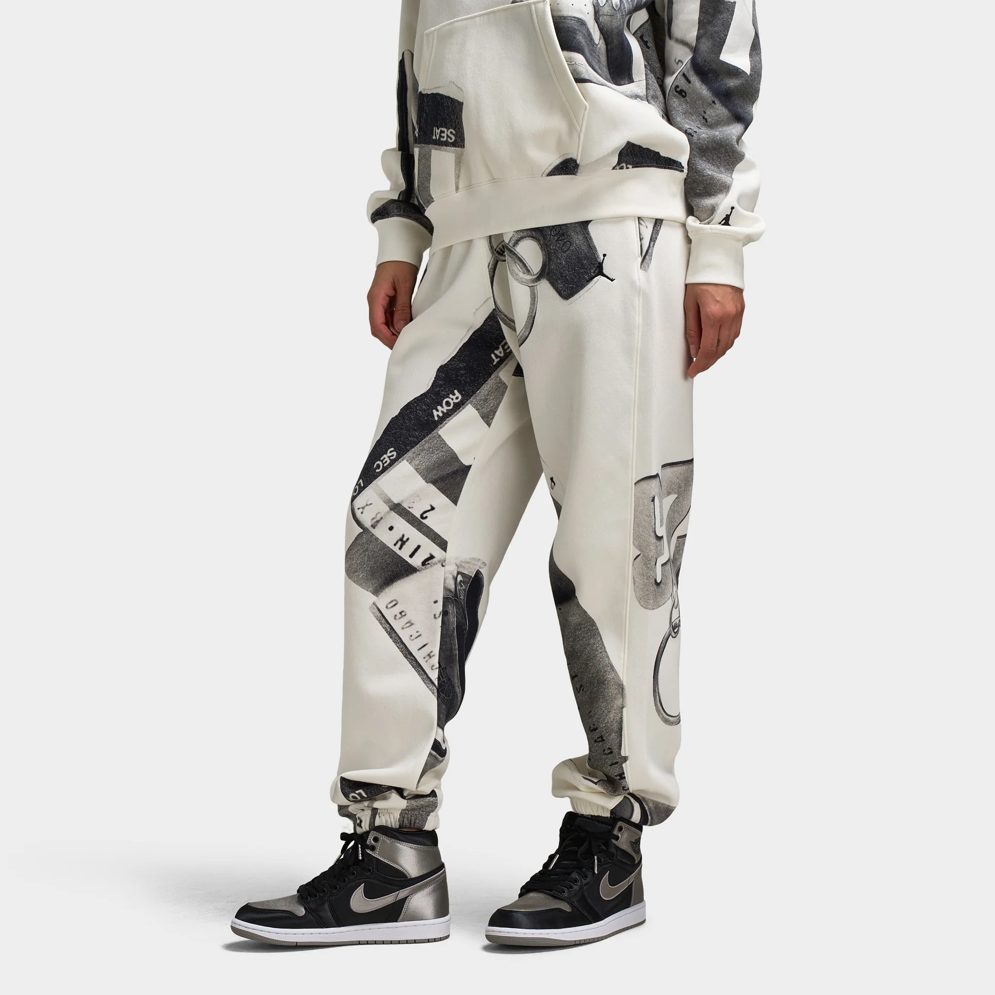 Jordan Women's Brooklyn All Over Print Fleece Pants Sail / Black