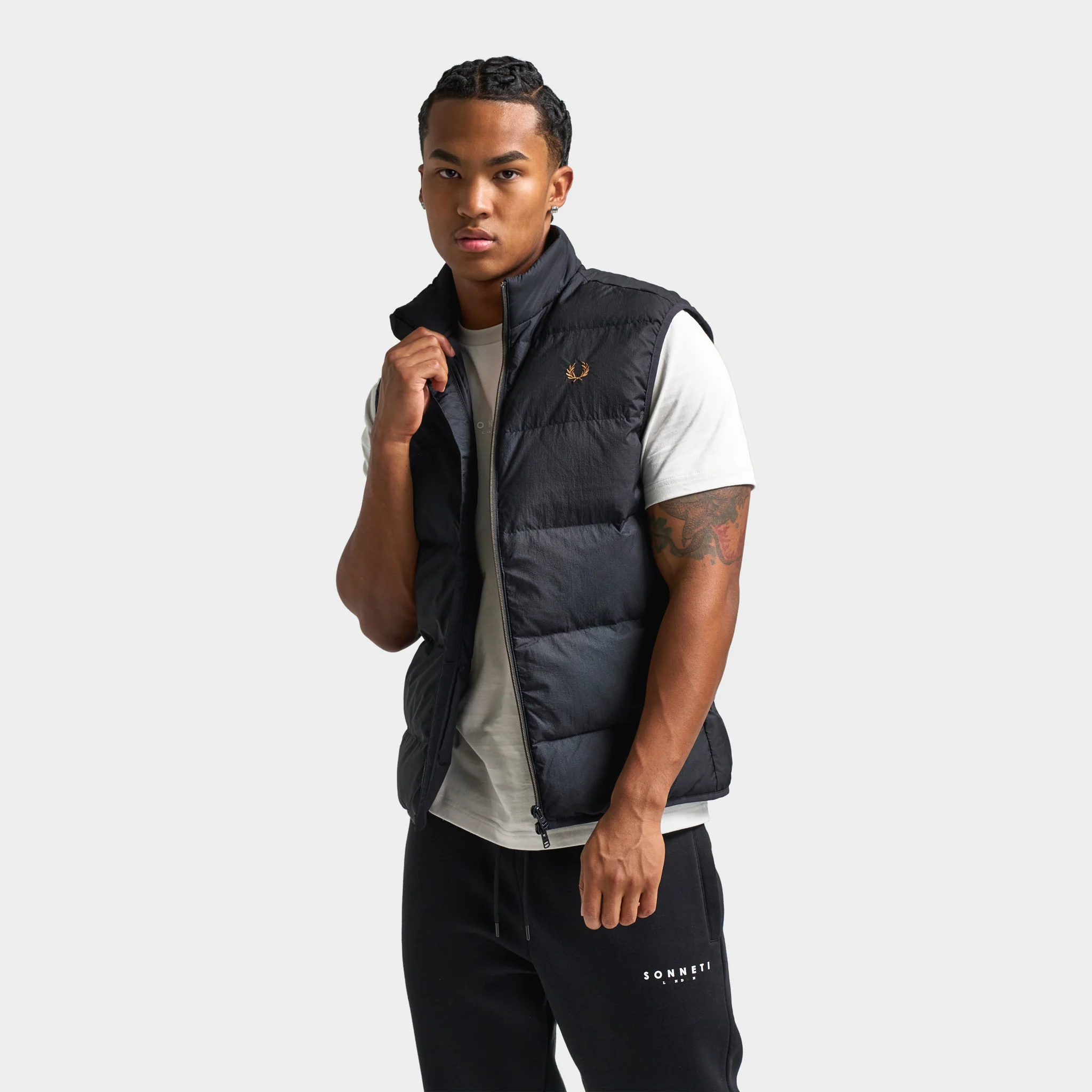 FRED PERRY INSULATED GILET / BLACK