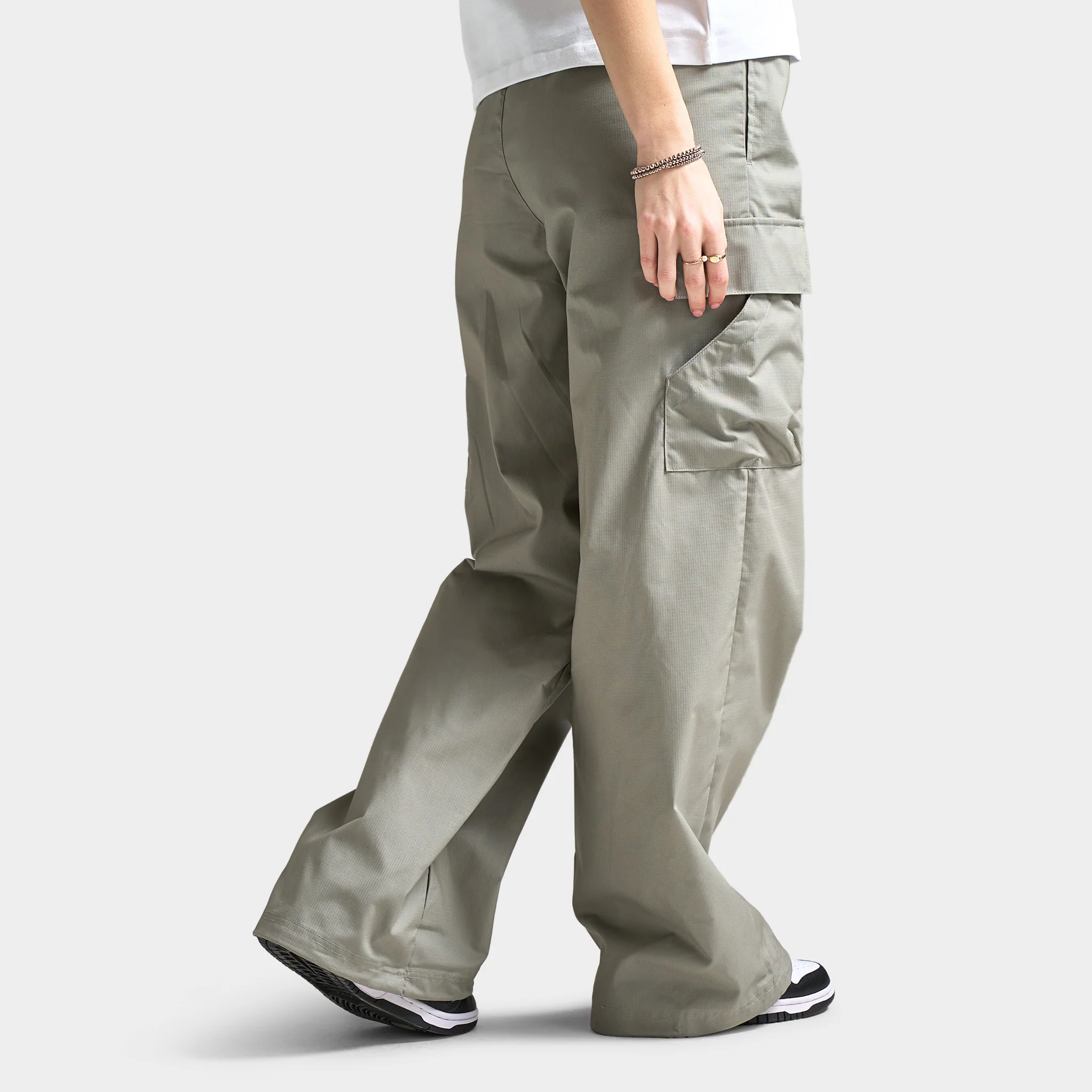 Nike Sportswear Women's Mid-Rise Cargo Pants Light Army / Black