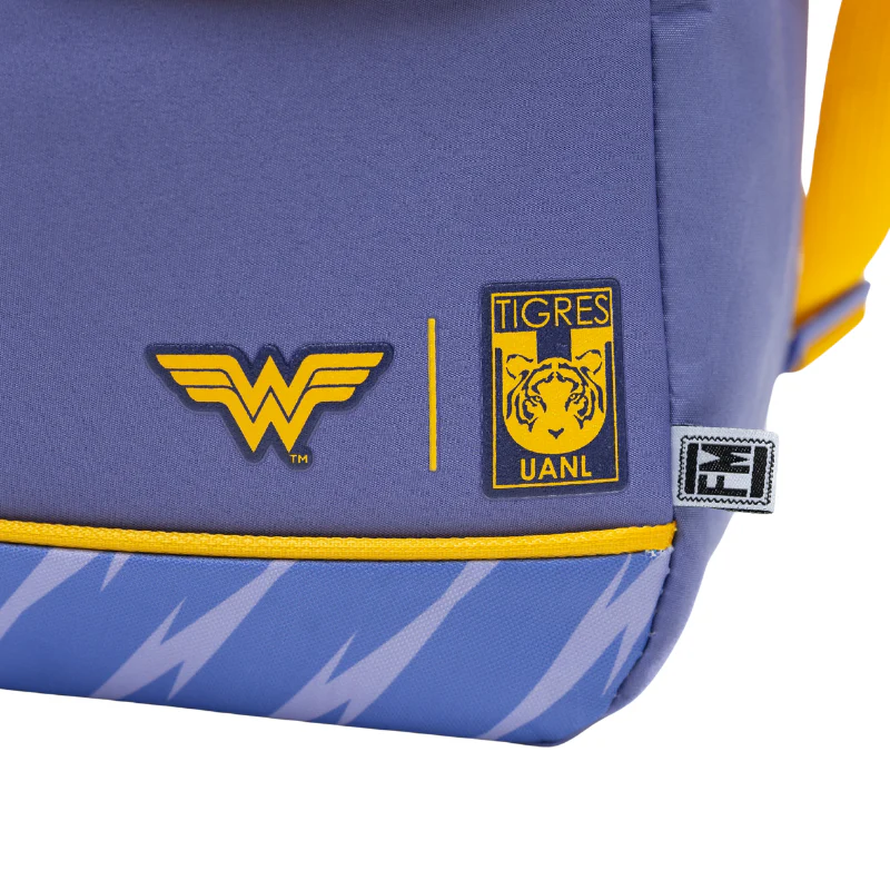 LONCHERA WONDER WOMAN X TIGRES LILA