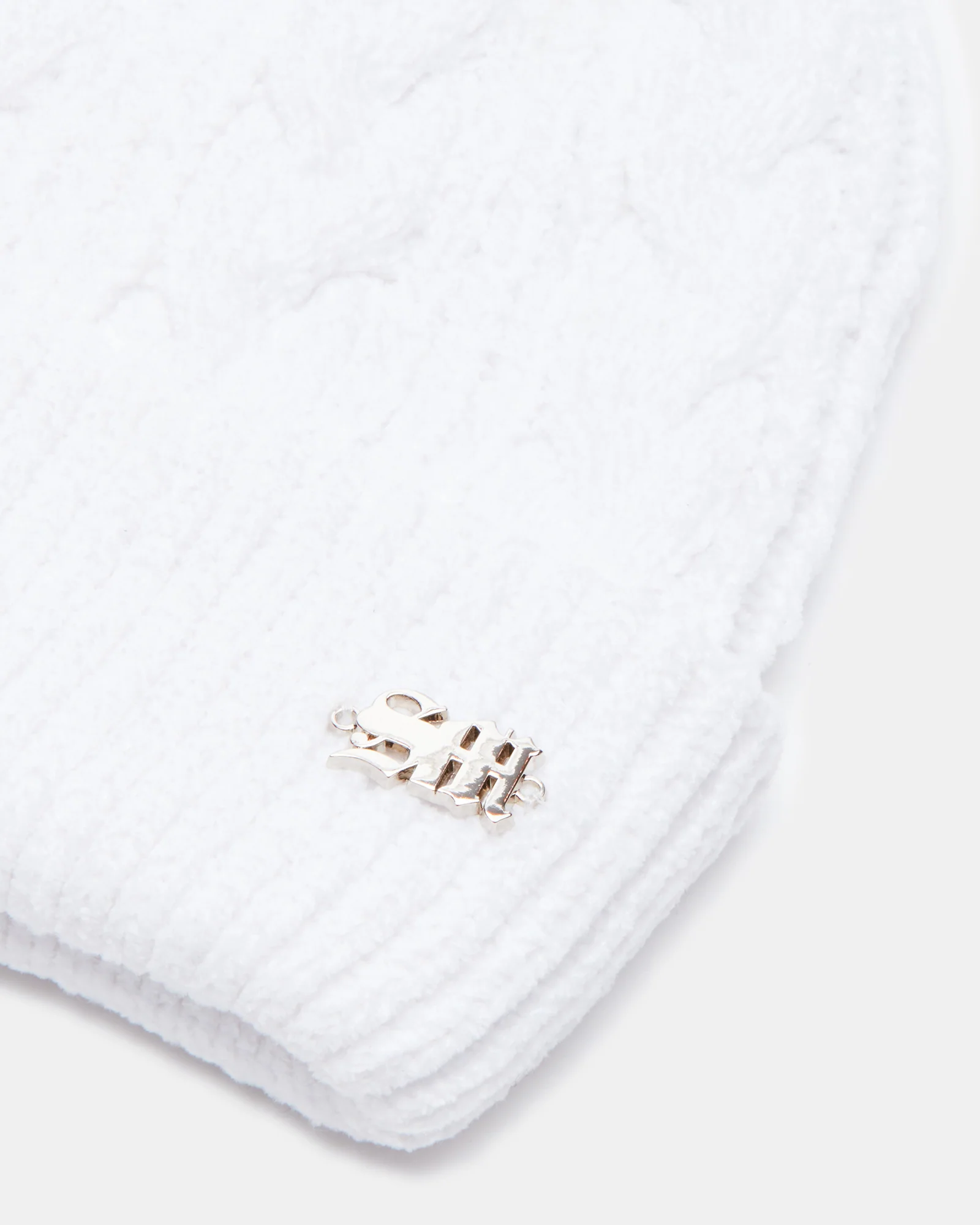 CHENILLE CABLE KNIT BEANIE IVORY