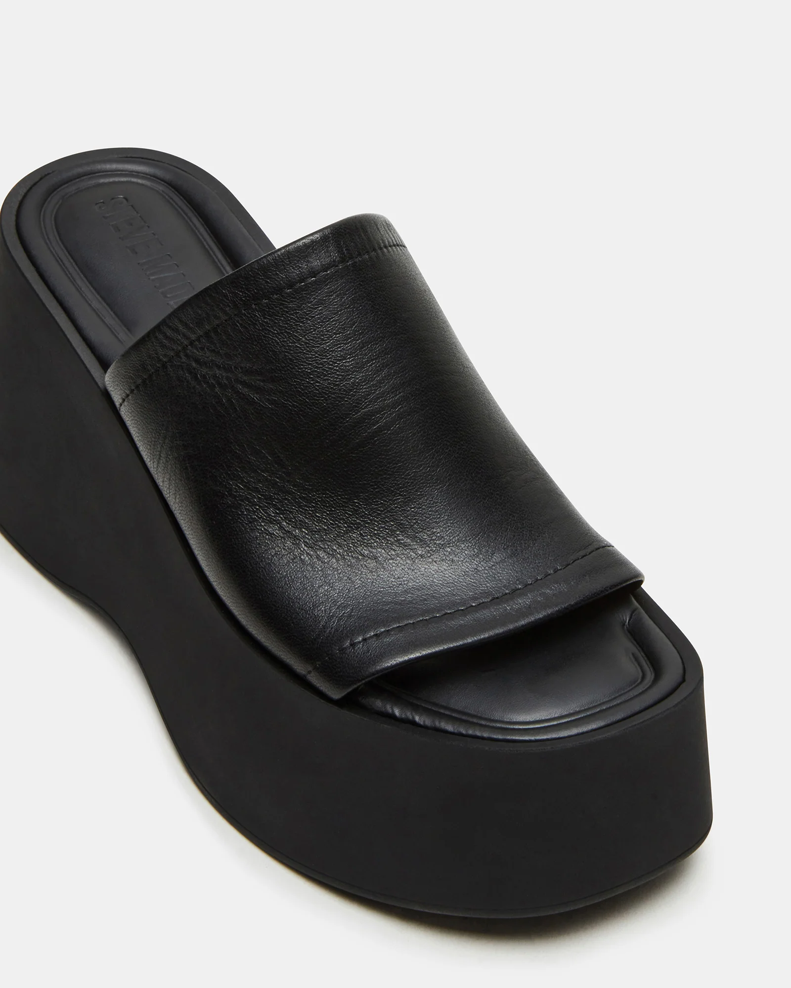 ALTITUDE BLACK LEATHER