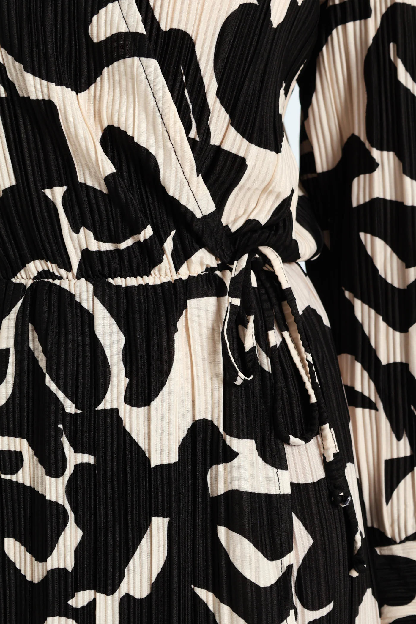 Collared Monochrome Plisse Midi Dress