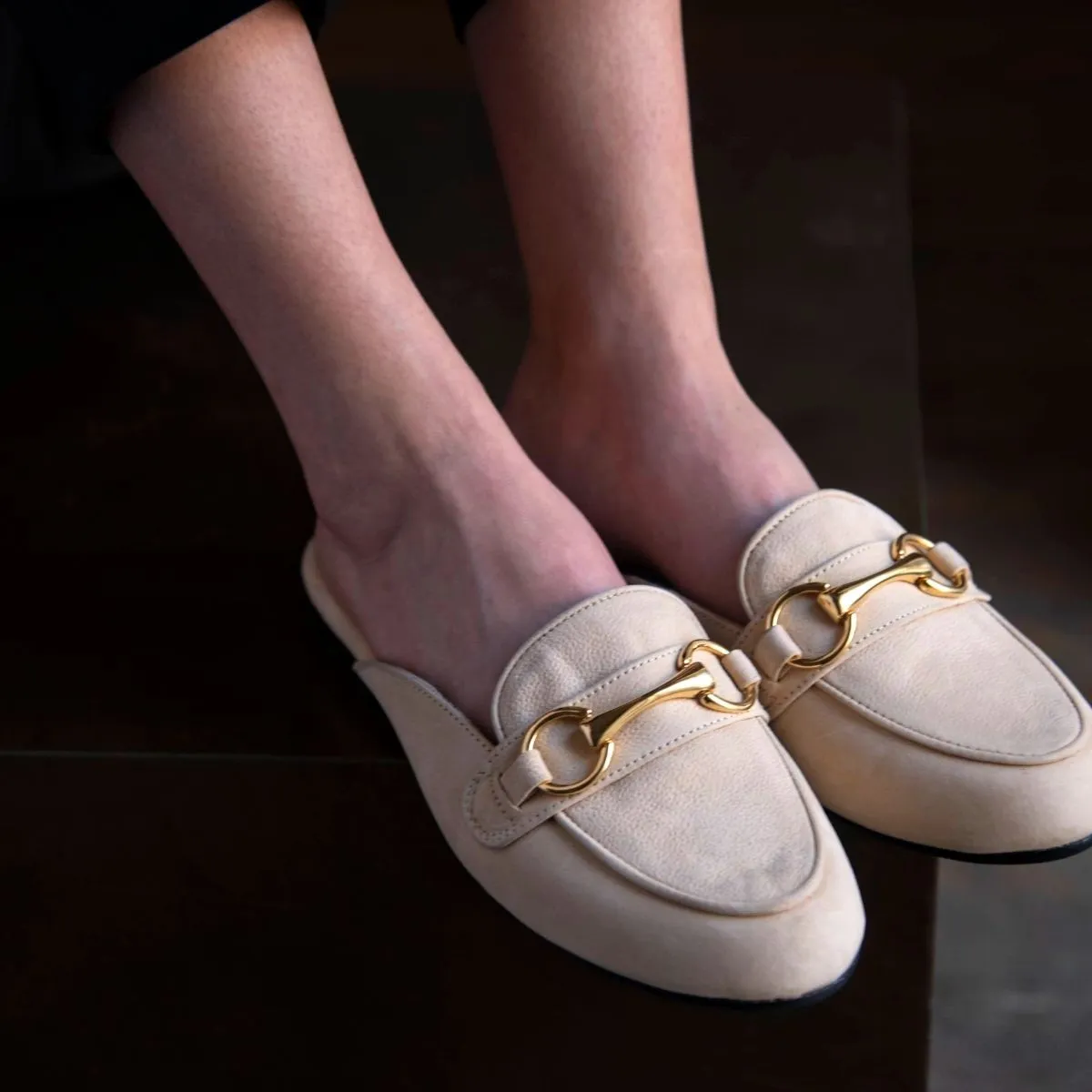 CINDY - Vainilla  Zapato Flat Mule de Piso Para Dama en Piel