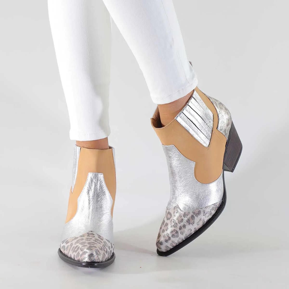 MADDIE 60 Edicion Limitada - Plata  Zapato Bota Botin Tacon Bajo para Dama en Piel