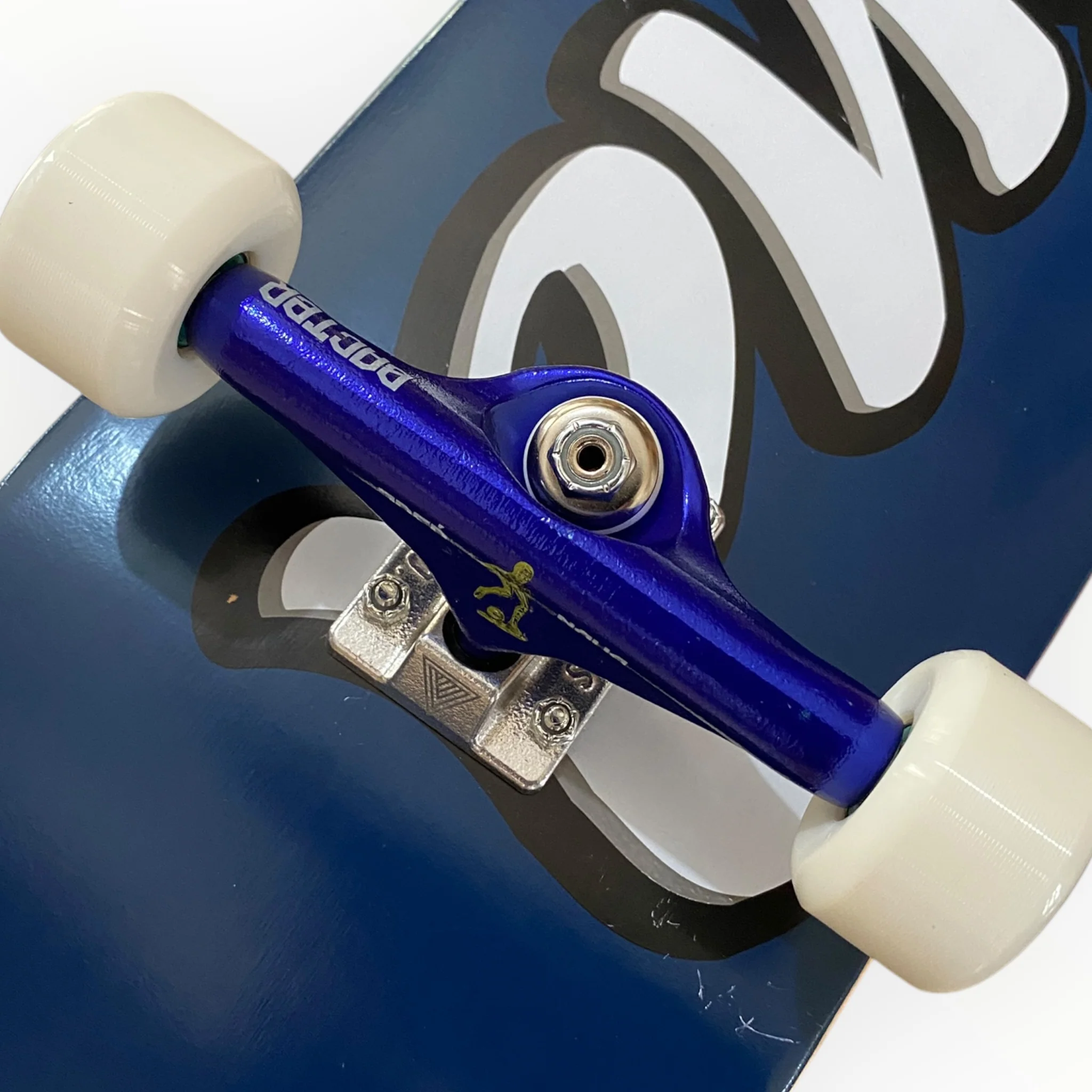 Patineta BLIND logo blue (llave + envio gratis).