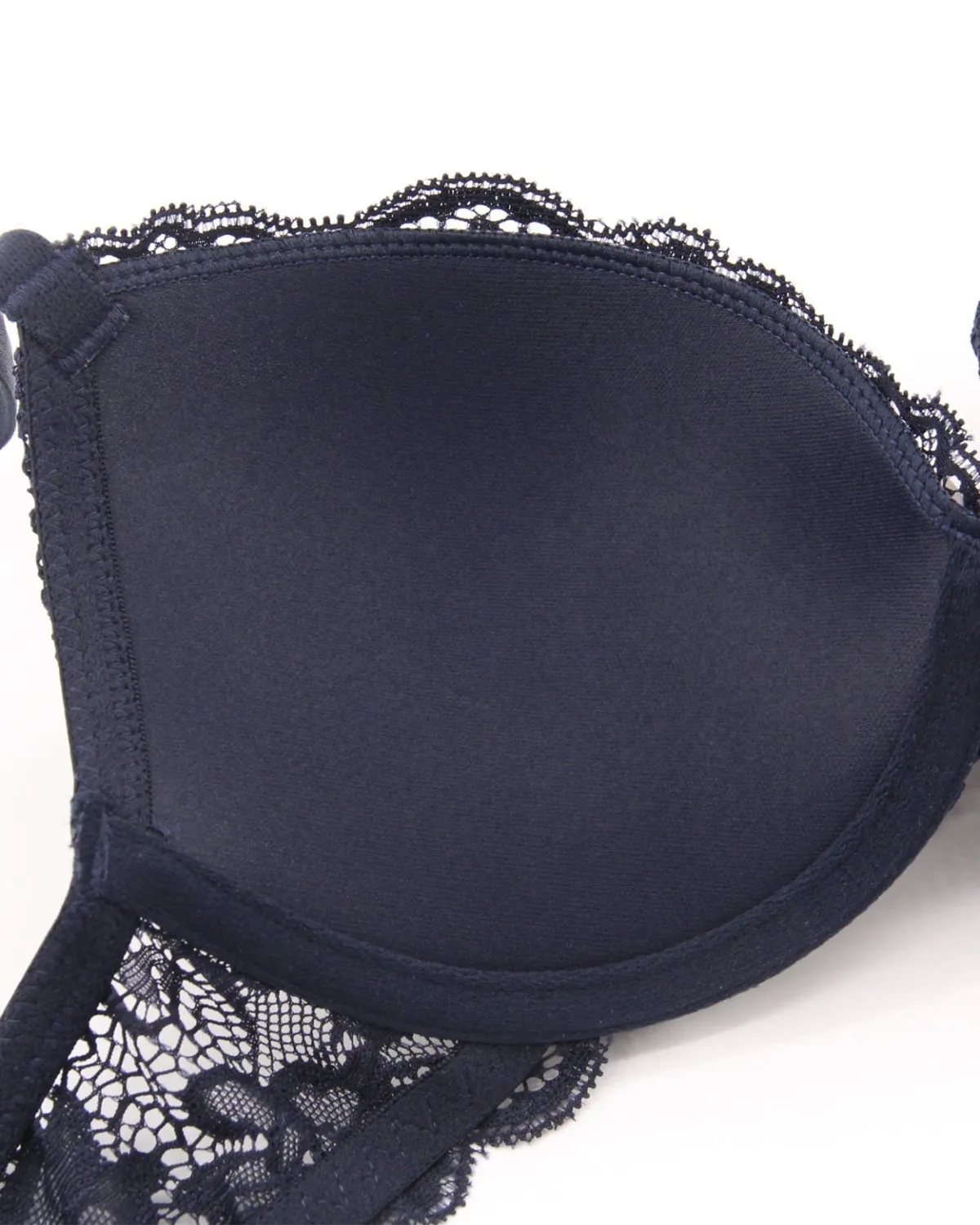 Sujetador semiescotado con aros y realce de encaje floral con relleno ligero