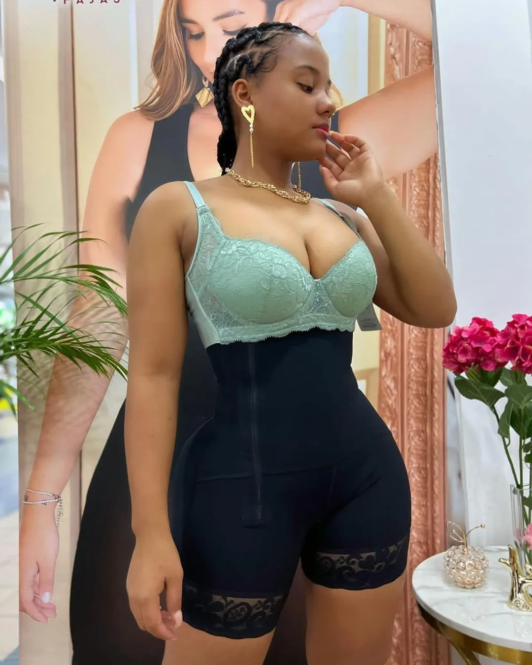 Body sin mangas con pecho abierto