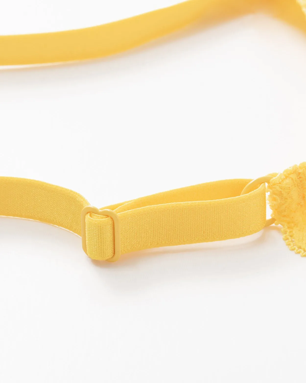 Sujetador semitransparente con aros y encaje de 1/2 taza