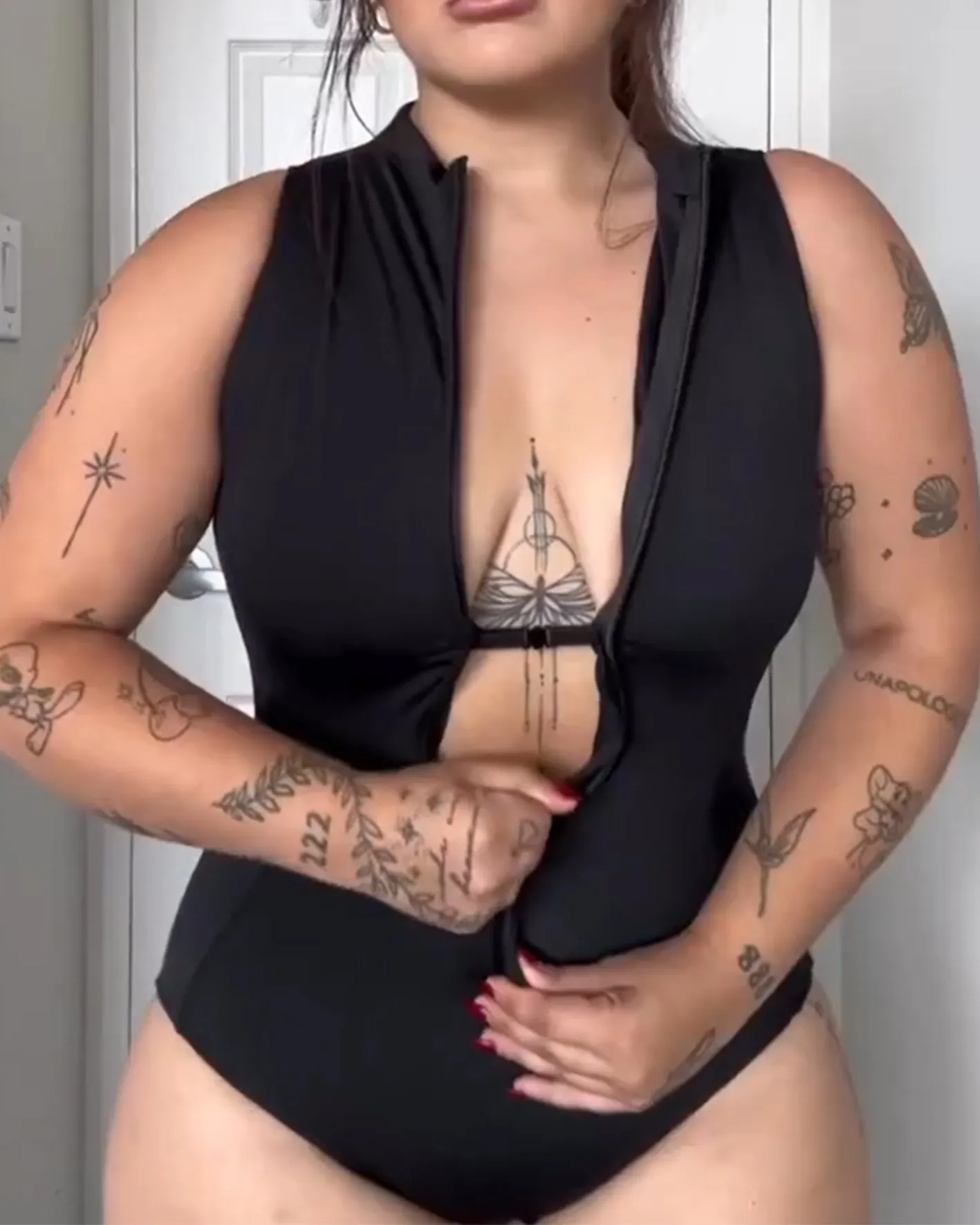 Belly Triangle Onesie（Pre-Sale）