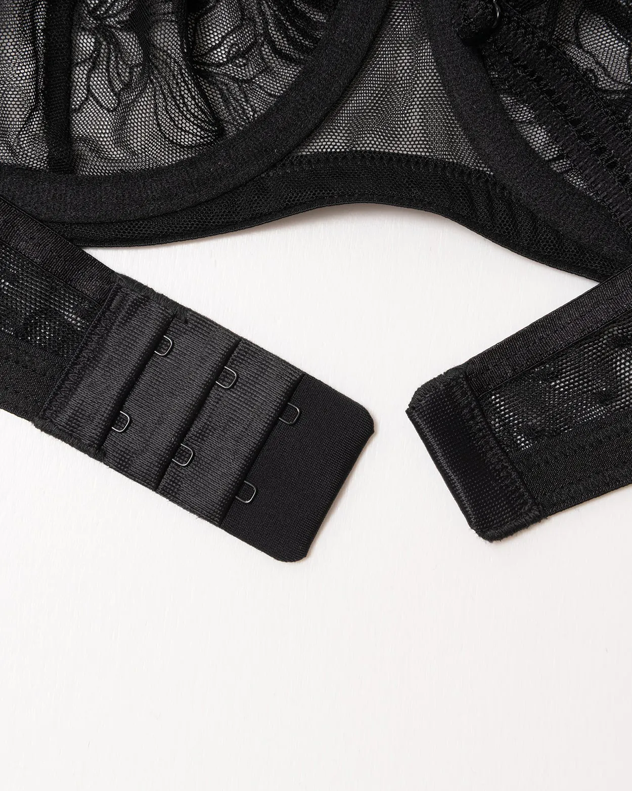 Sujetador semitransparente balconette de encaje