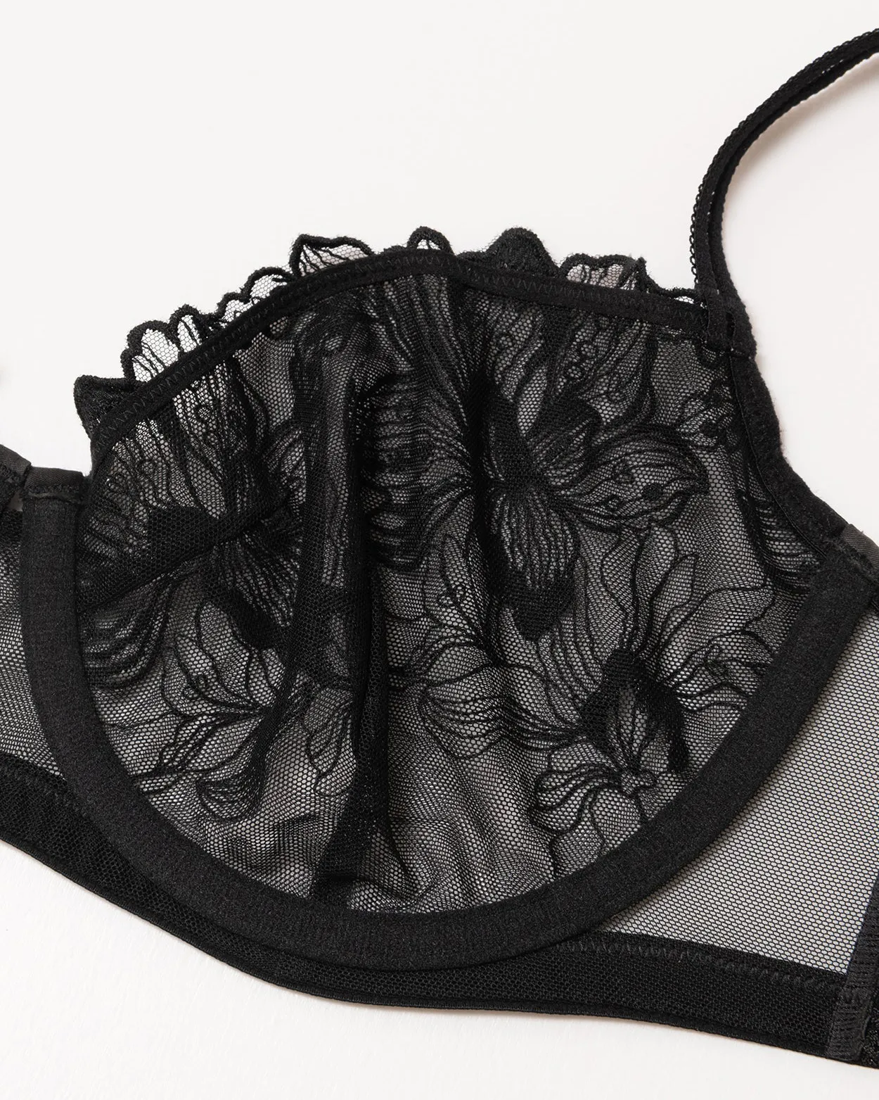 Sujetador semitransparente balconette de encaje