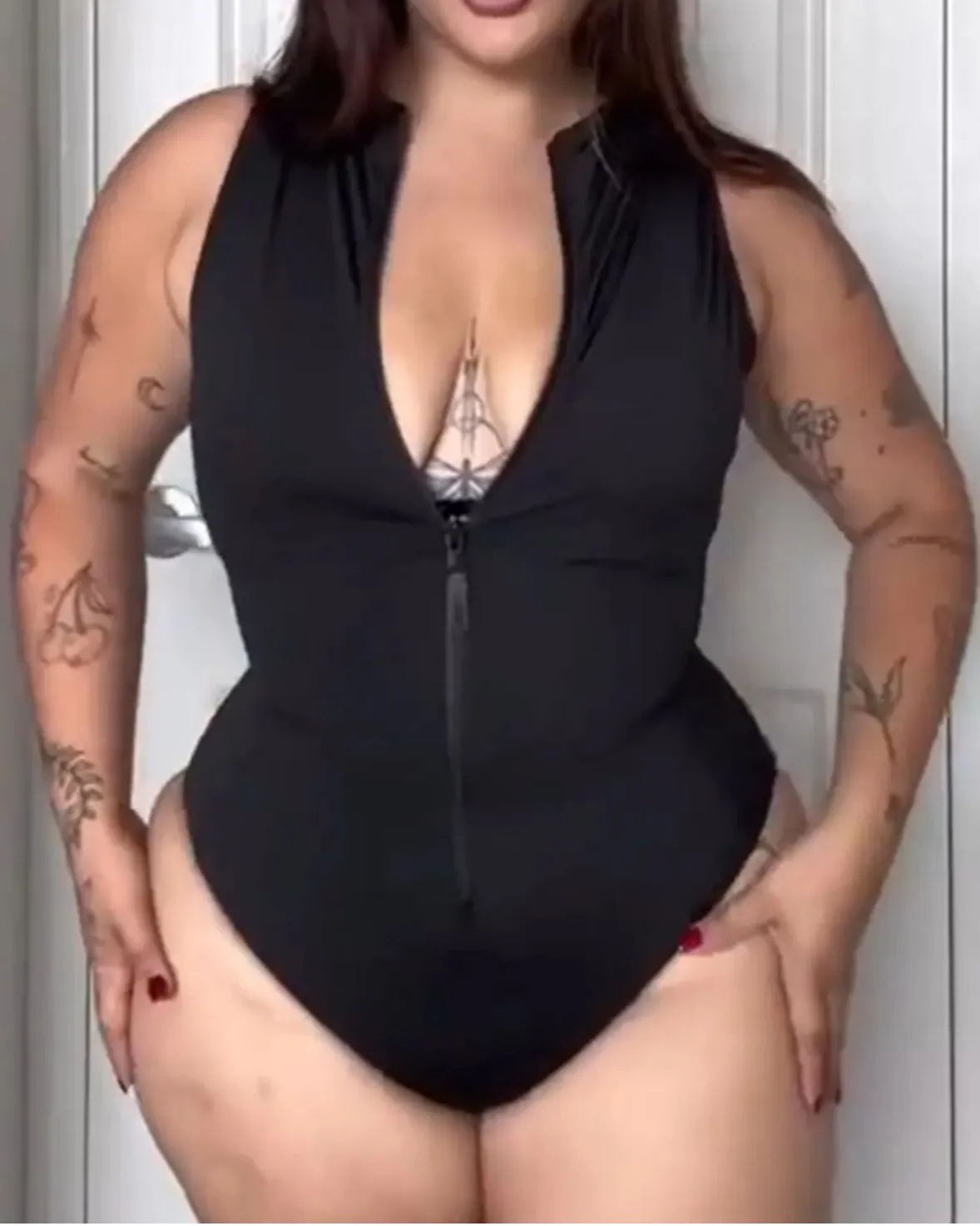 Belly Triangle Onesie（Pre-Sale）