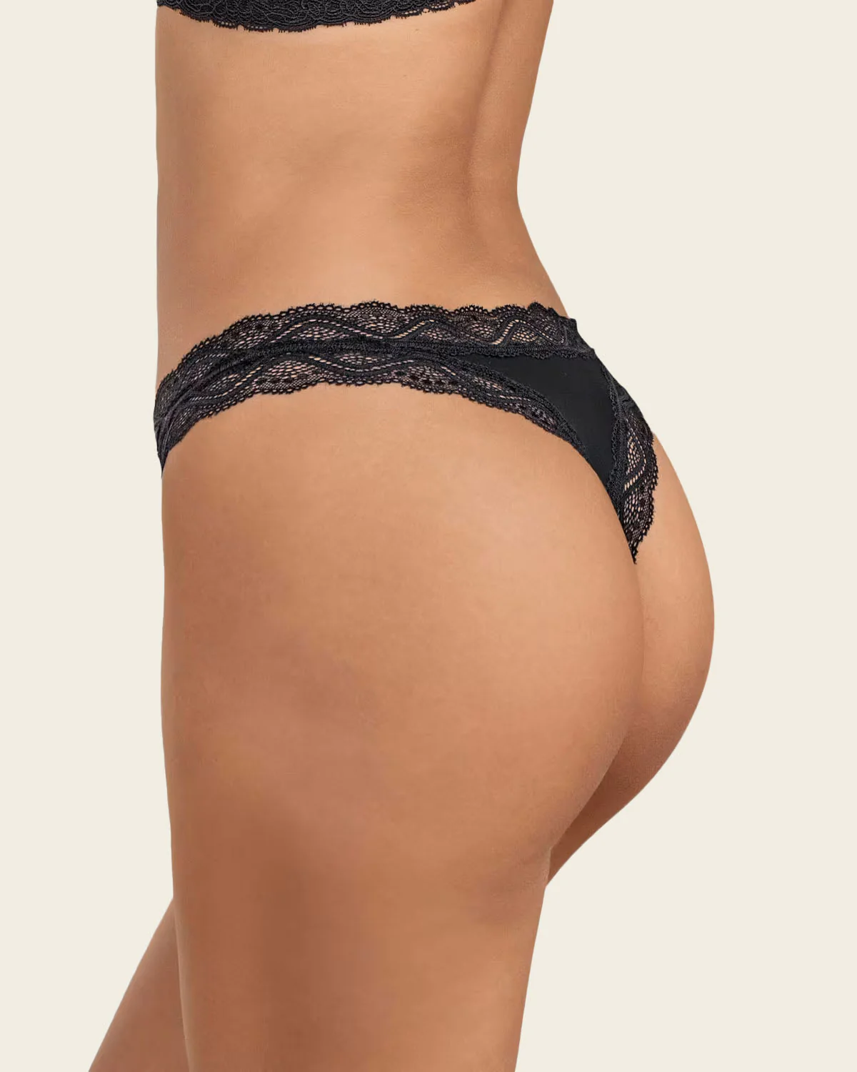 Brasilera tiro medio en tela lisa y encaje