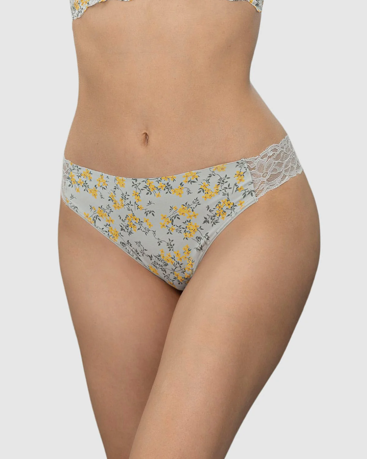 Brasilera invisible con toques de encaje en laterales